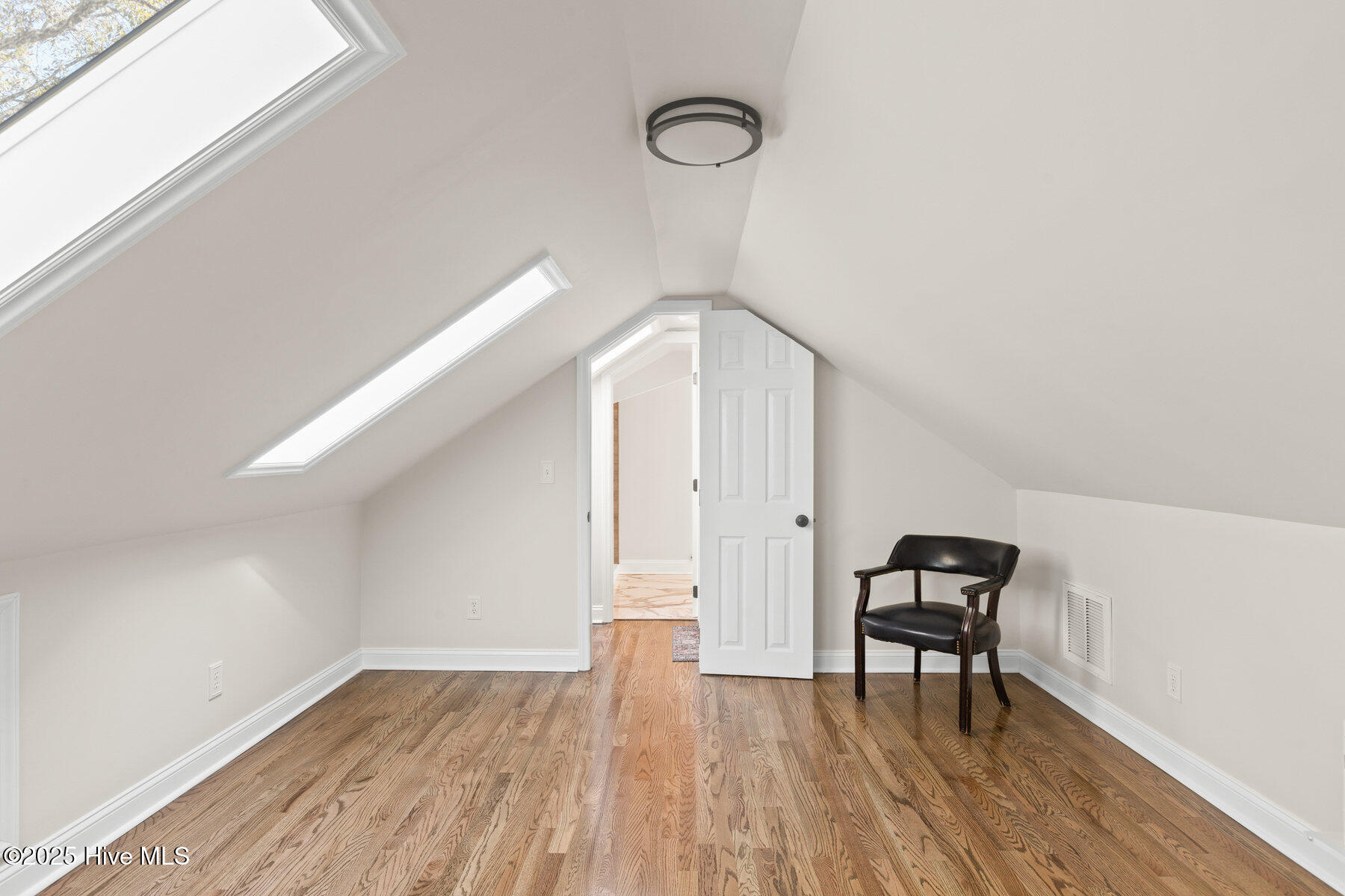 100497400 | Photo 30