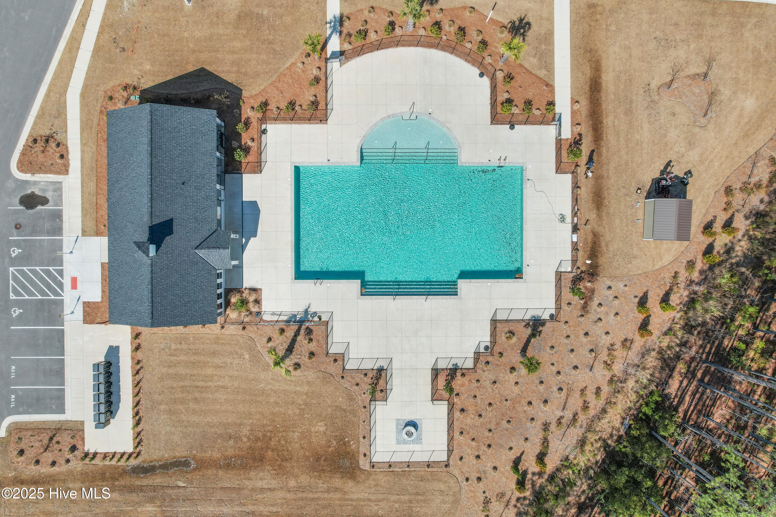 100494043 | Photo 40