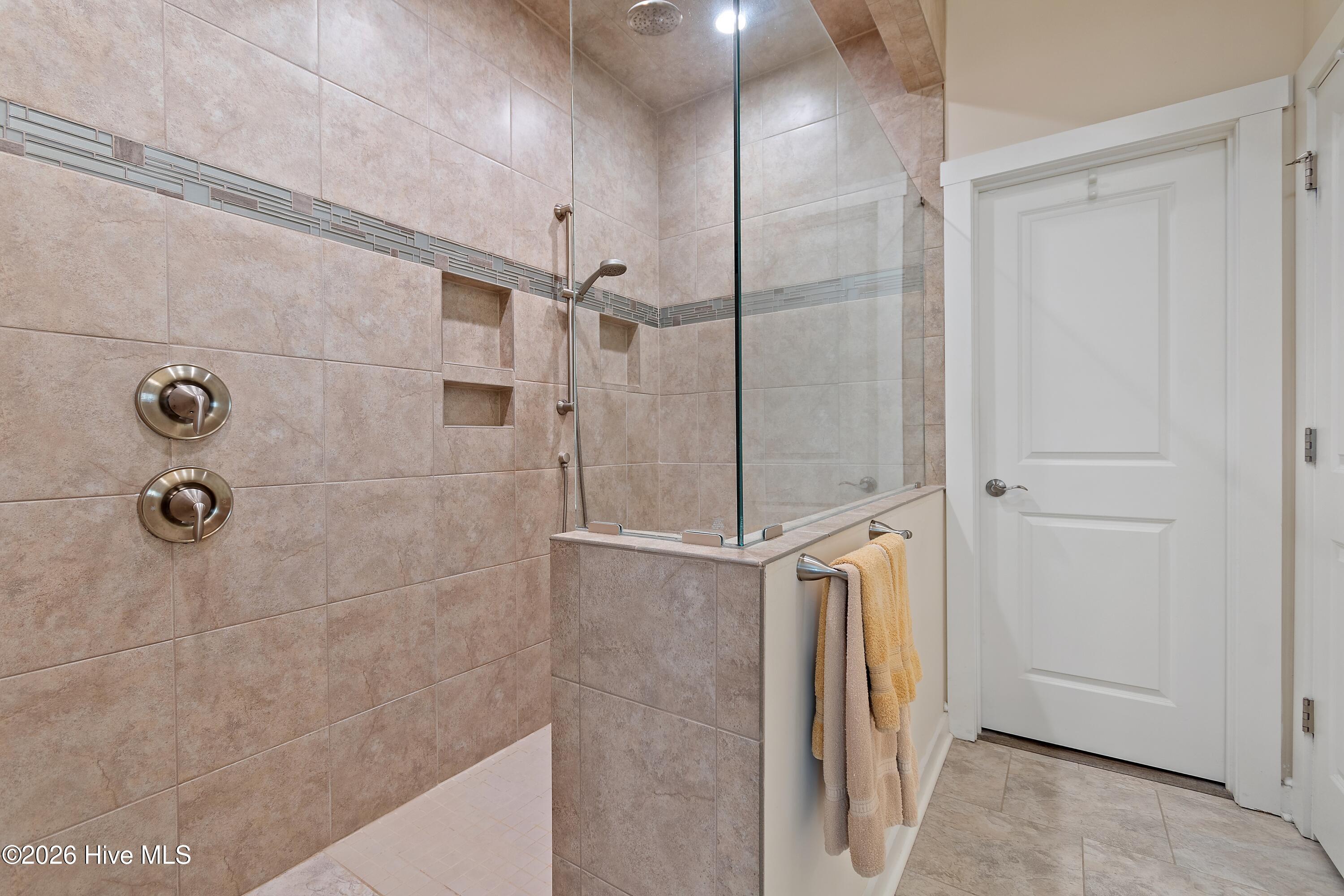 100557254 | Photo 26