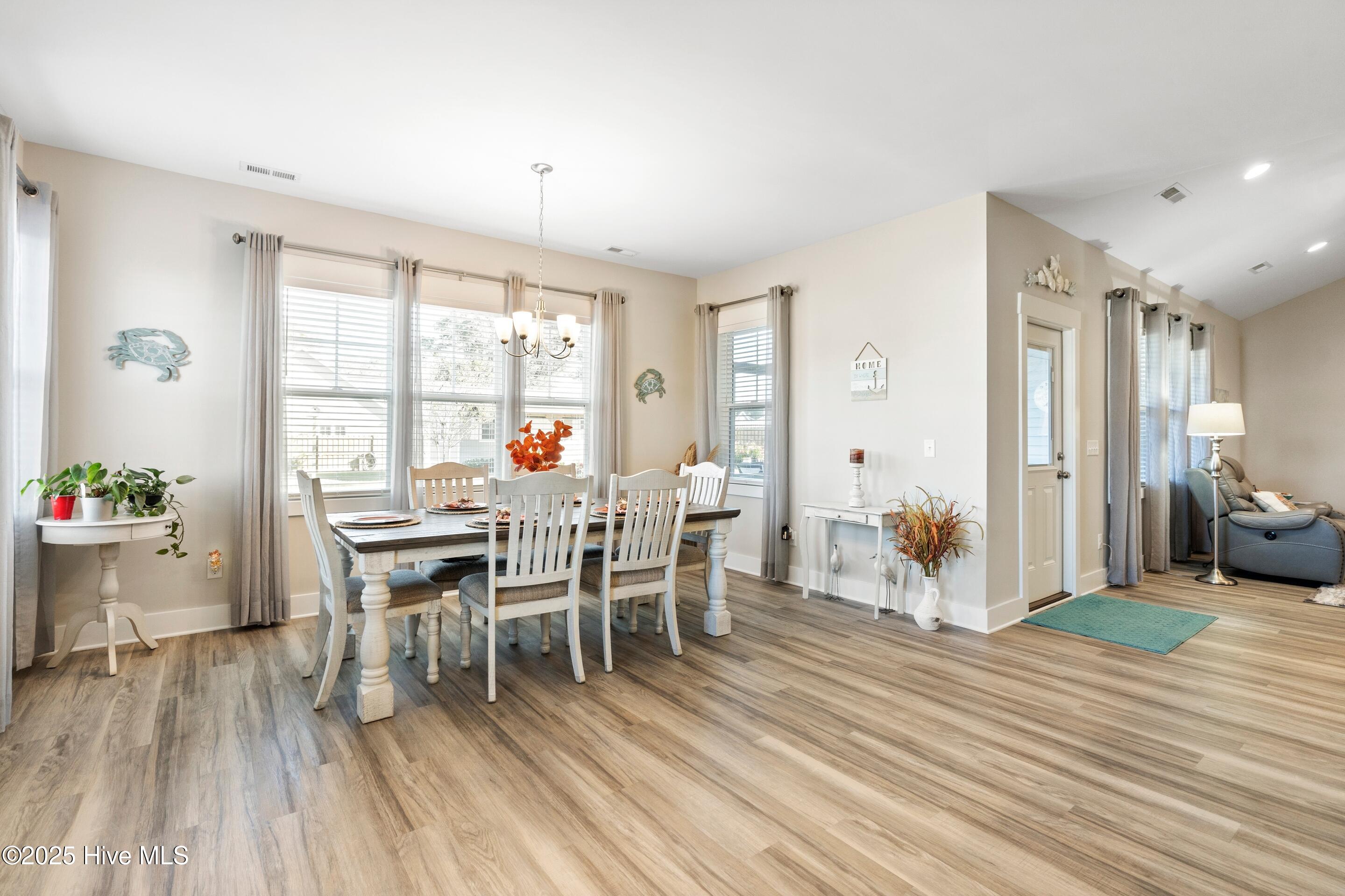 100538815 | Photo 42