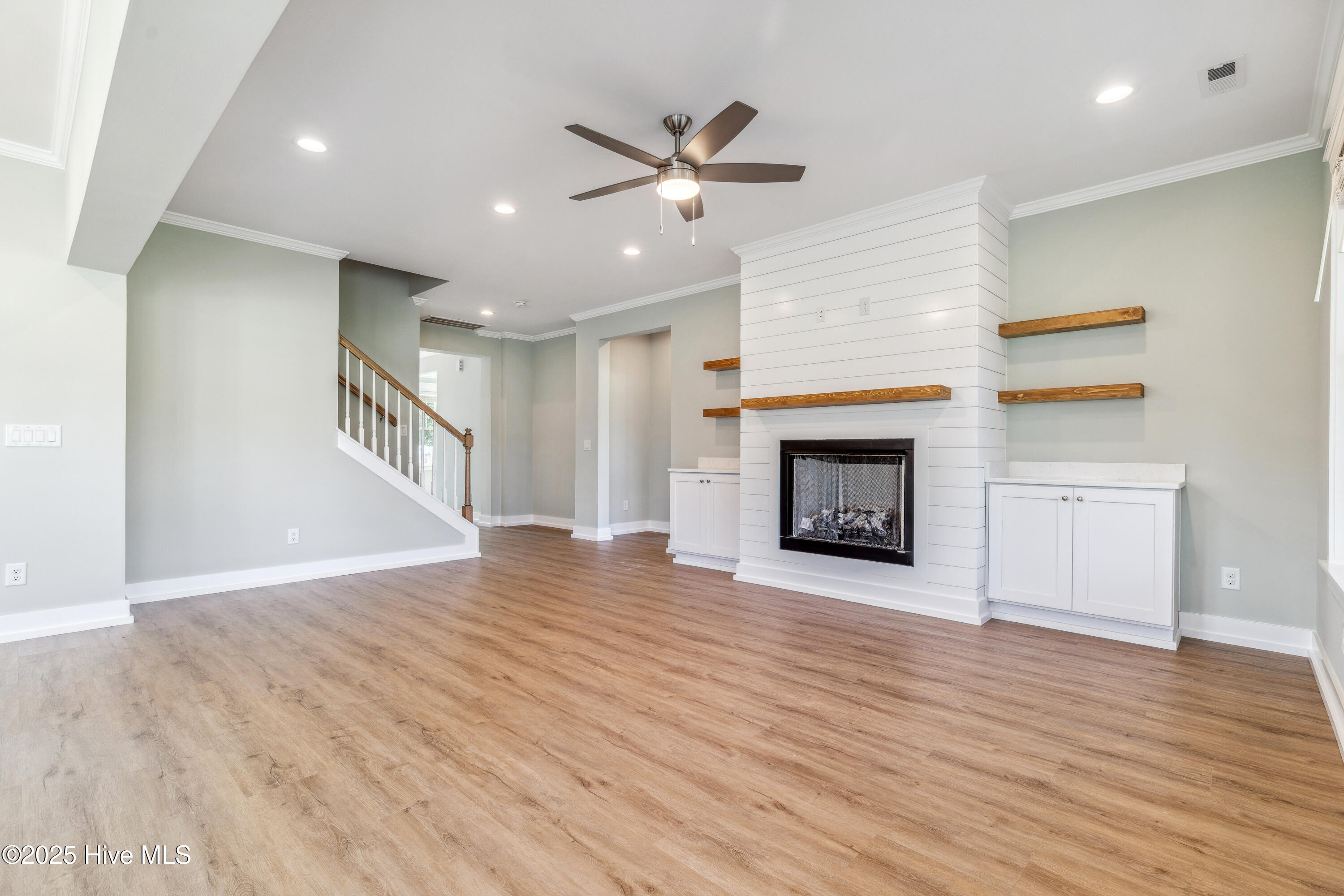 100546665 | Photo 14