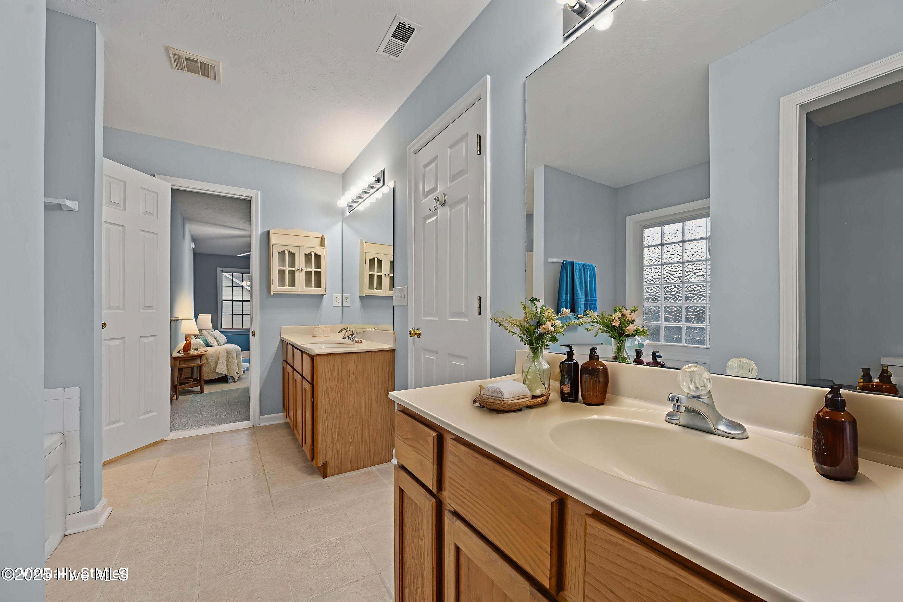 100545429 | Photo 18