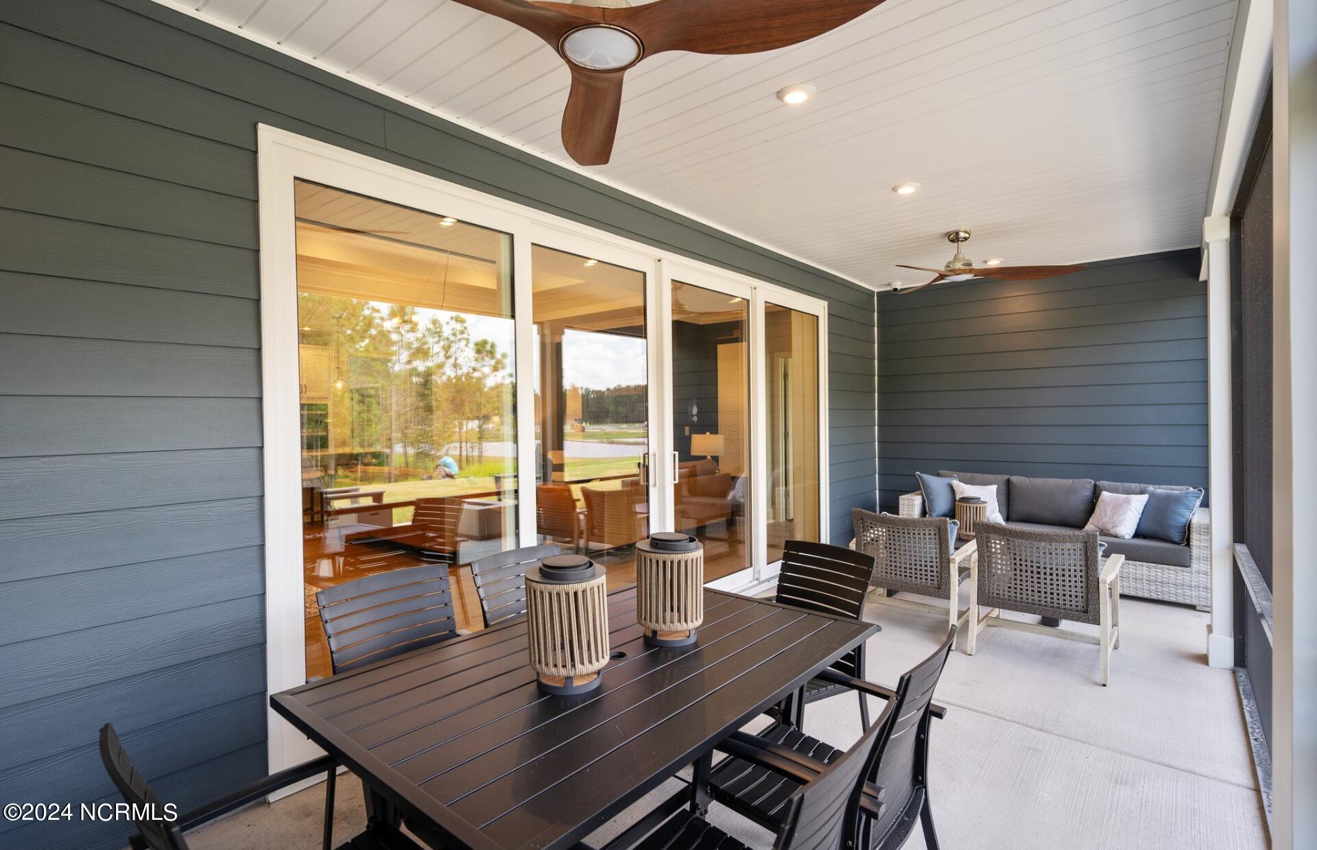 100535007 | Photo 32