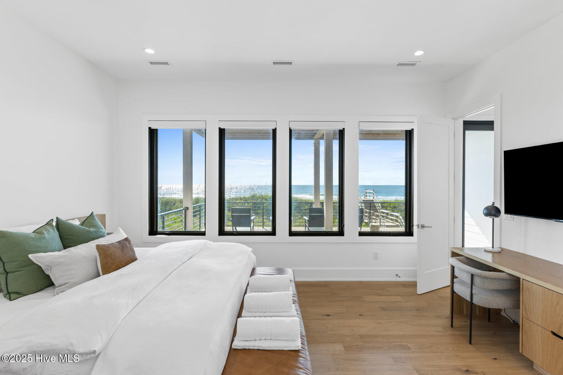 100535055 | Photo 23