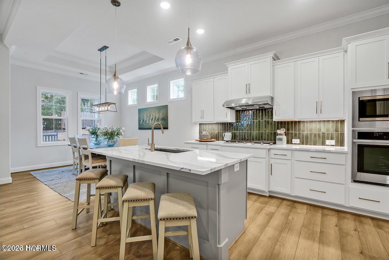 100548611 | Photo 16