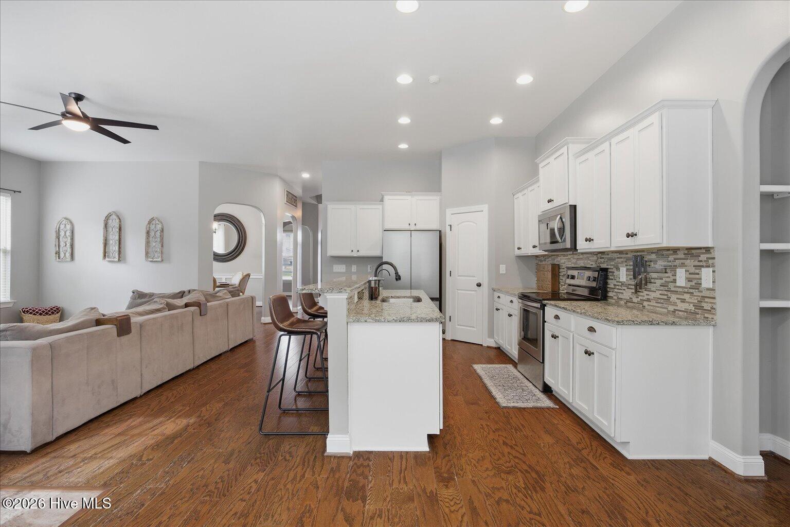 100565930 | Photo 17