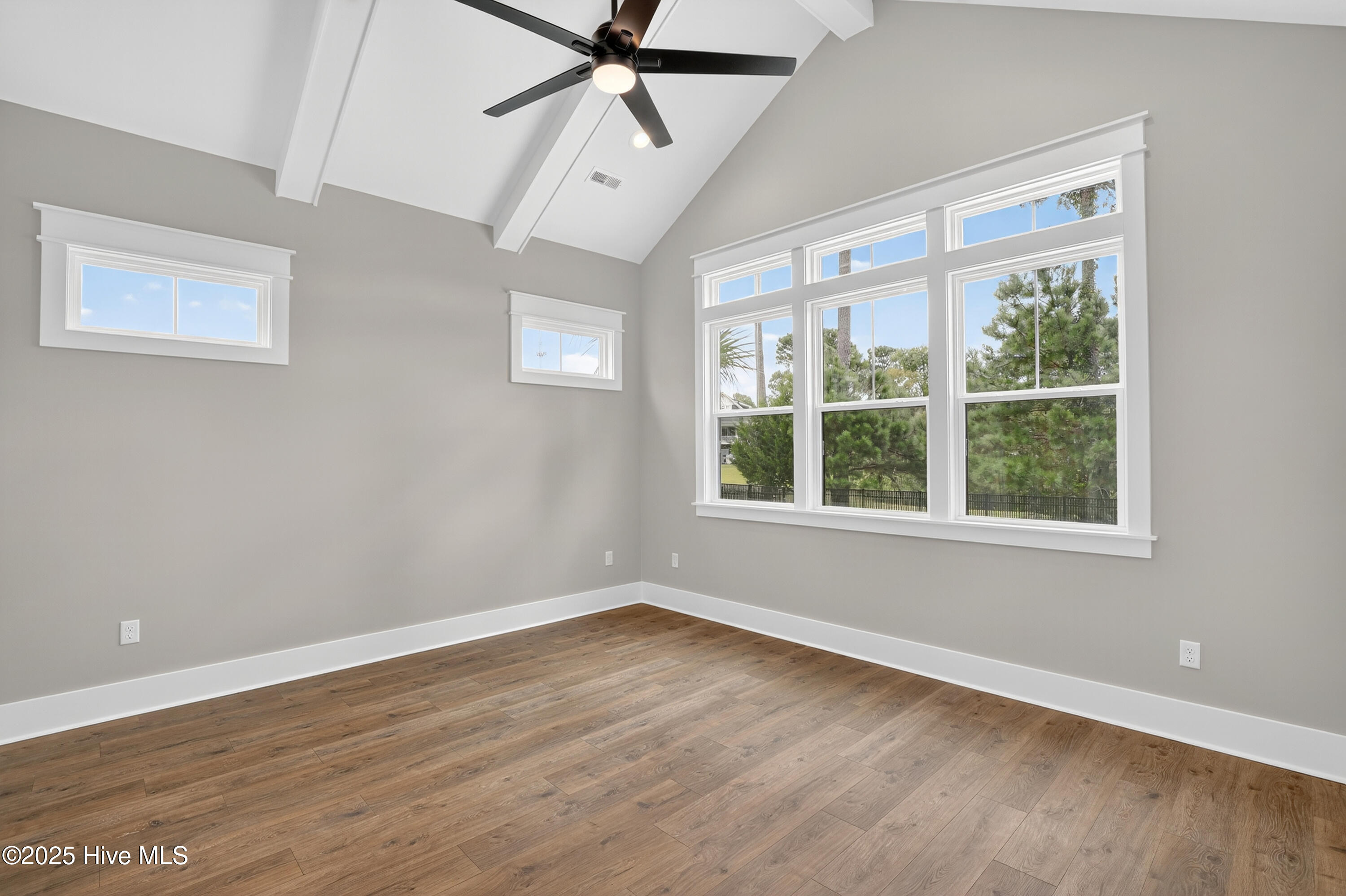 100546984 | Photo 20