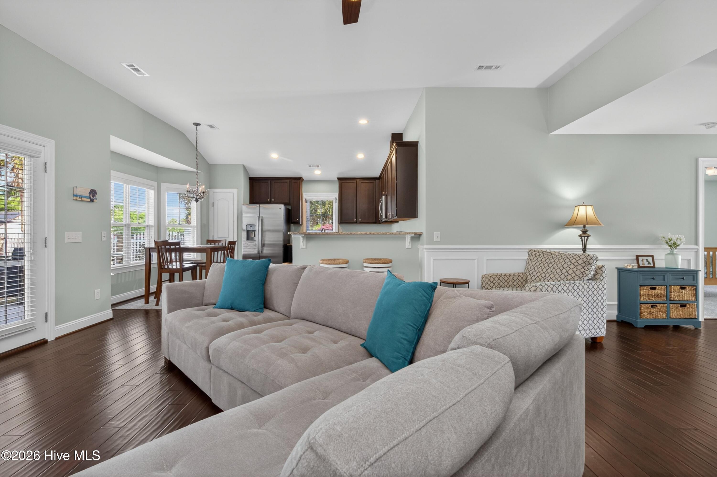 100566210 | Photo 10