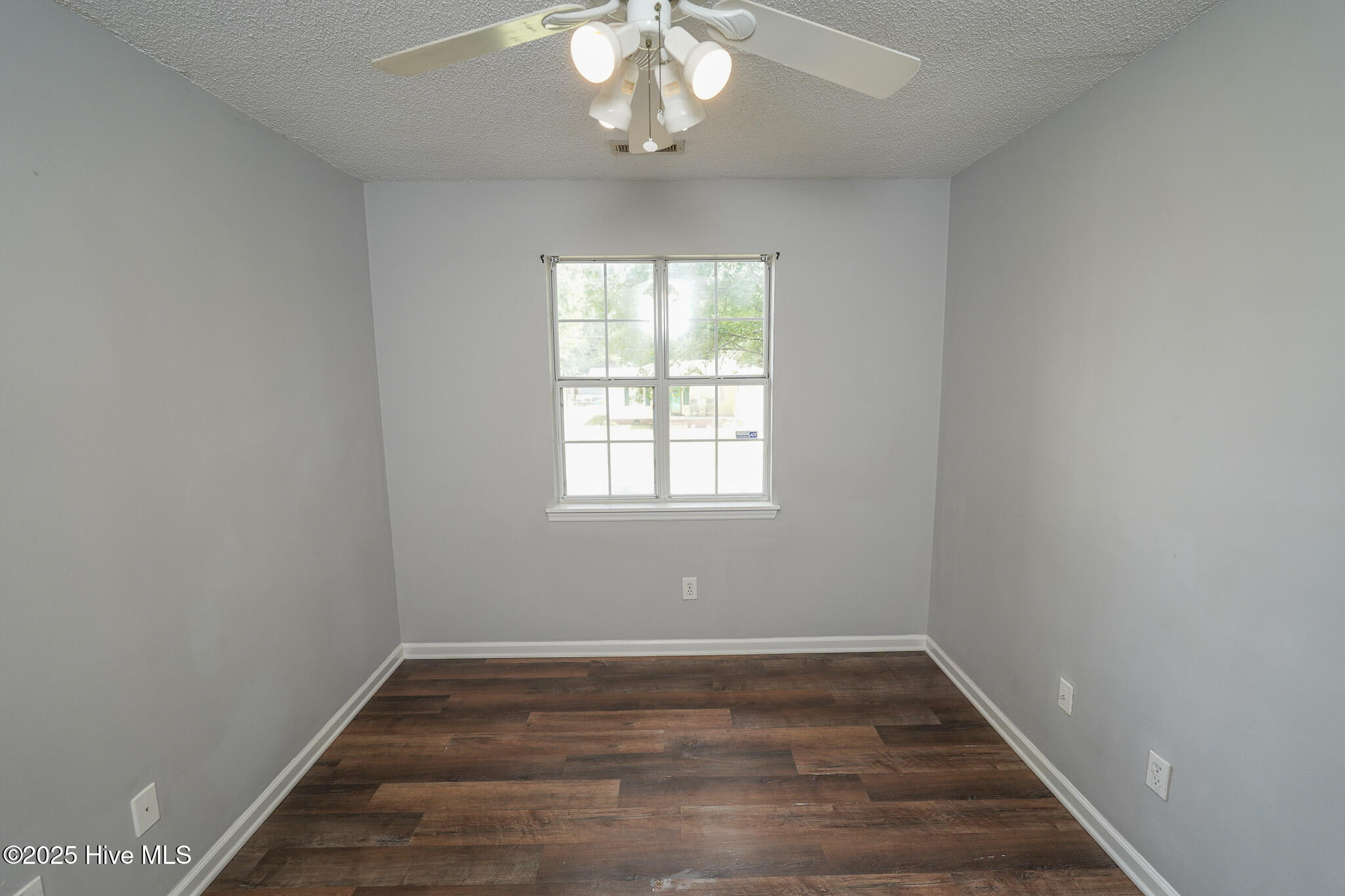 100521141 | Photo 26