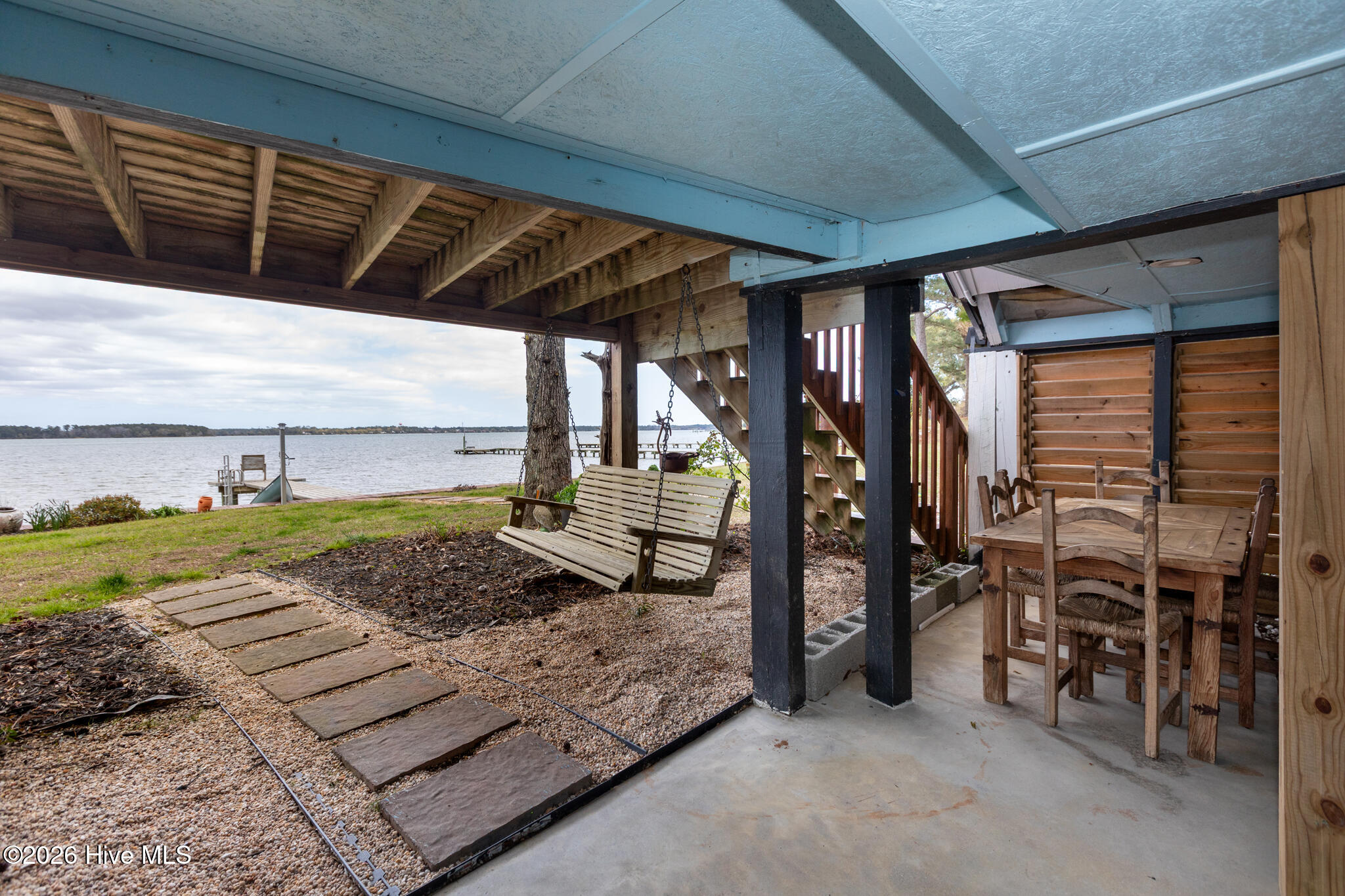 100565718 | Photo 51