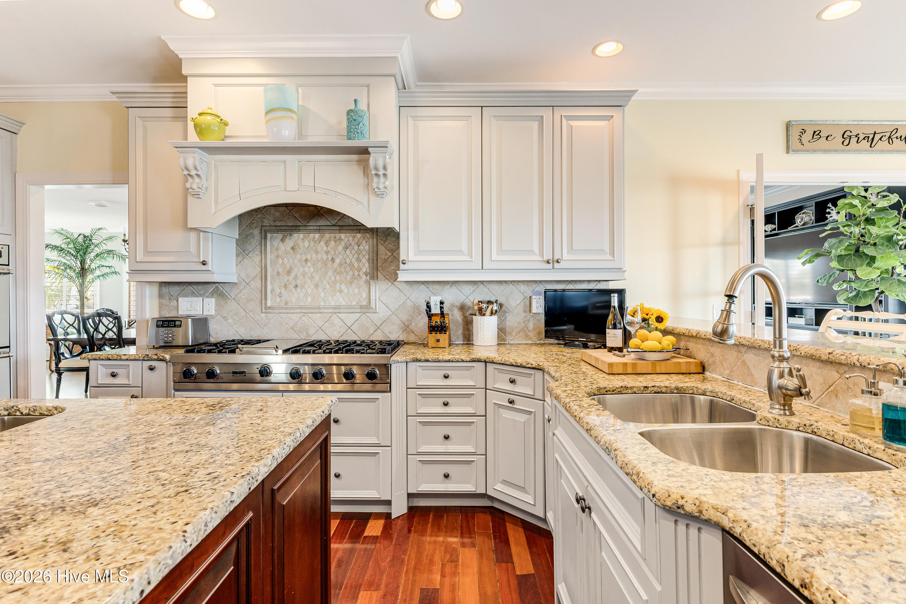 100567897 | Photo 23