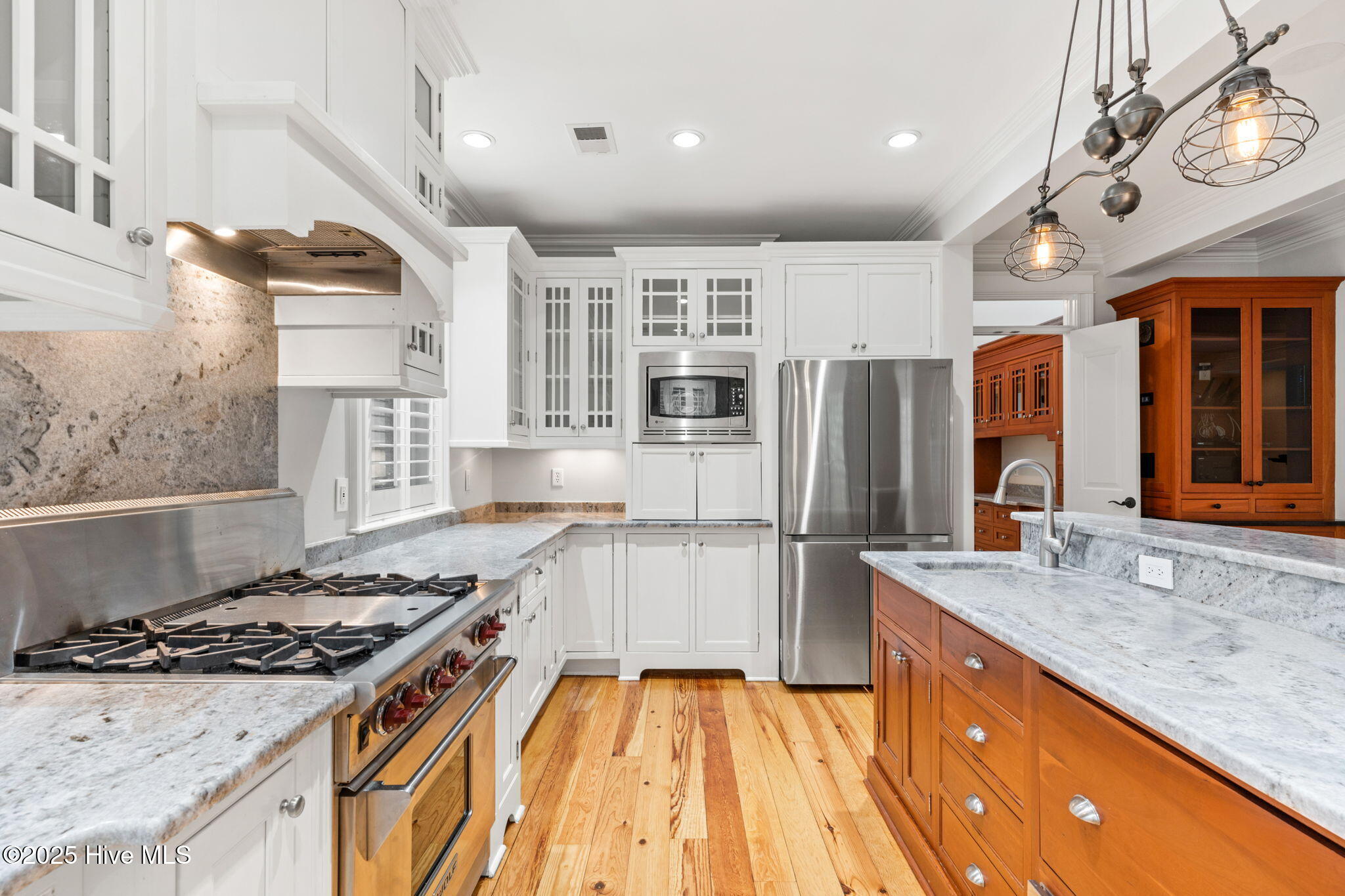 100512246 | Photo 16