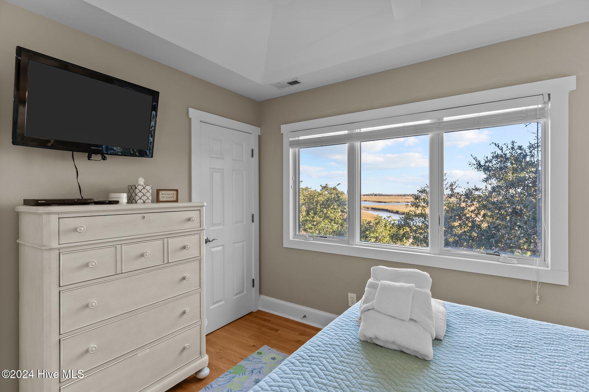 100477825 | Photo 40