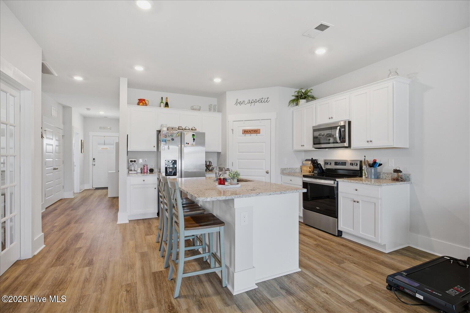 100568001 | Photo 20