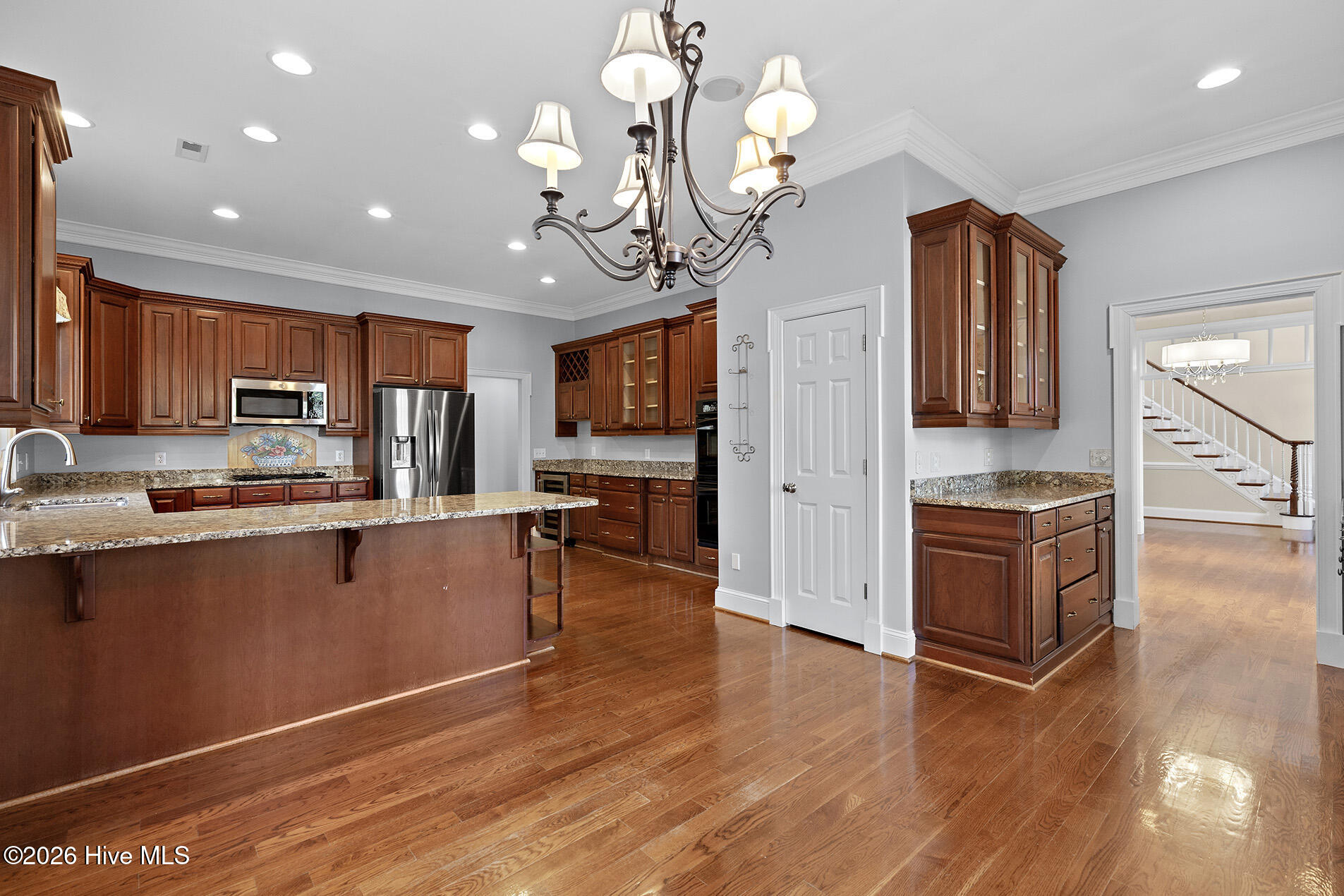 100545737 | Photo 18