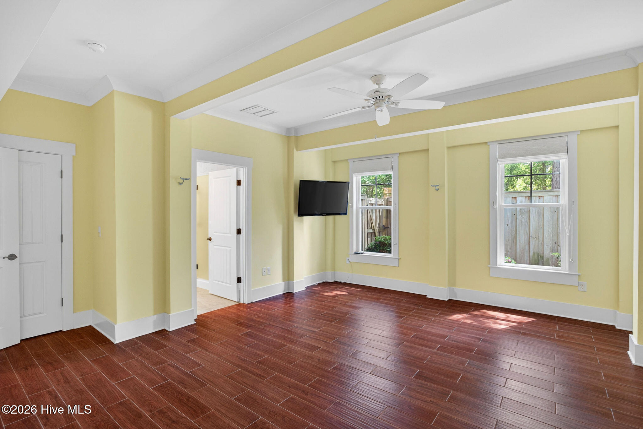 100548622 | Photo 36