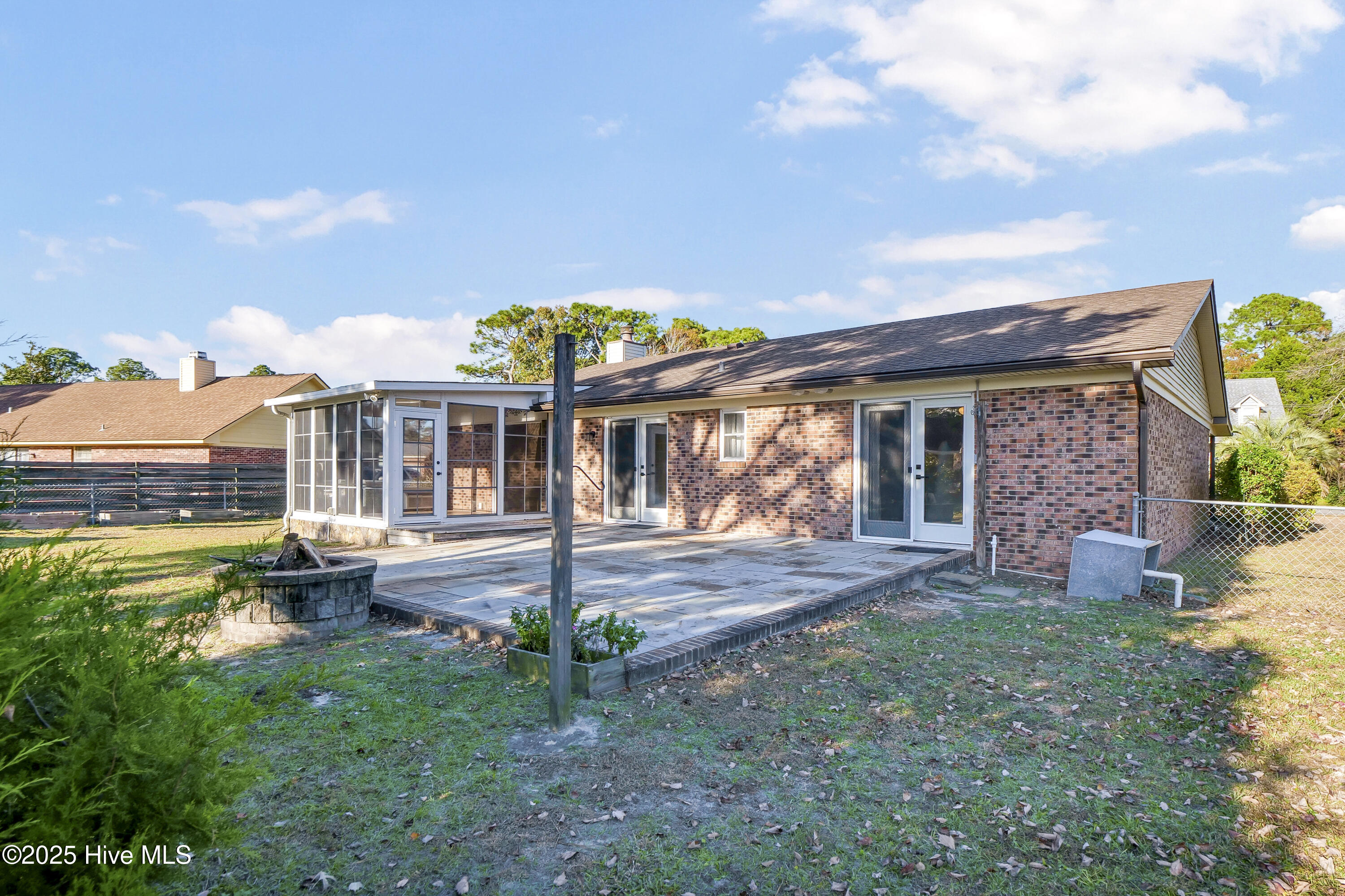 100543465 | Photo 24