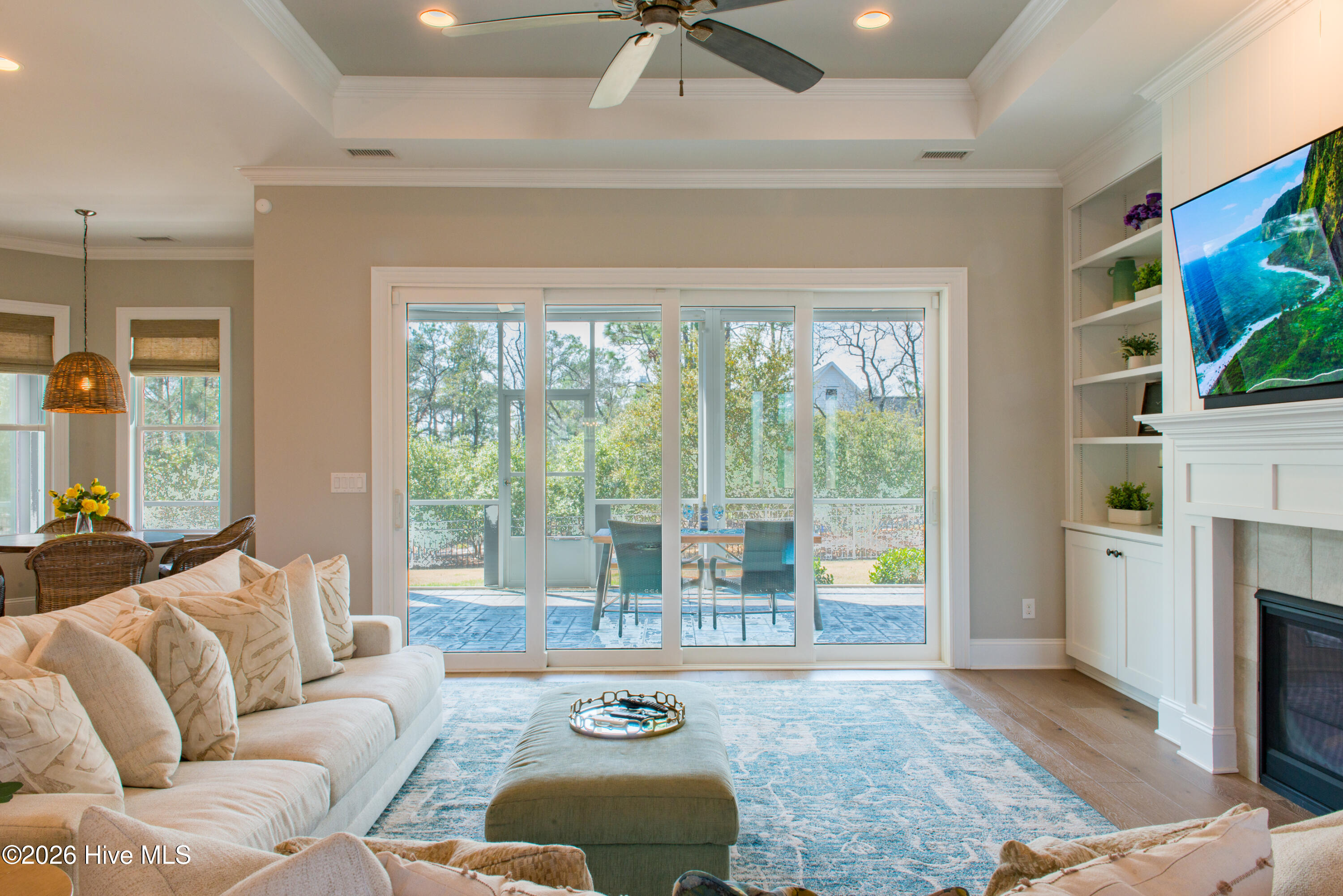 100560299 | Photo 24