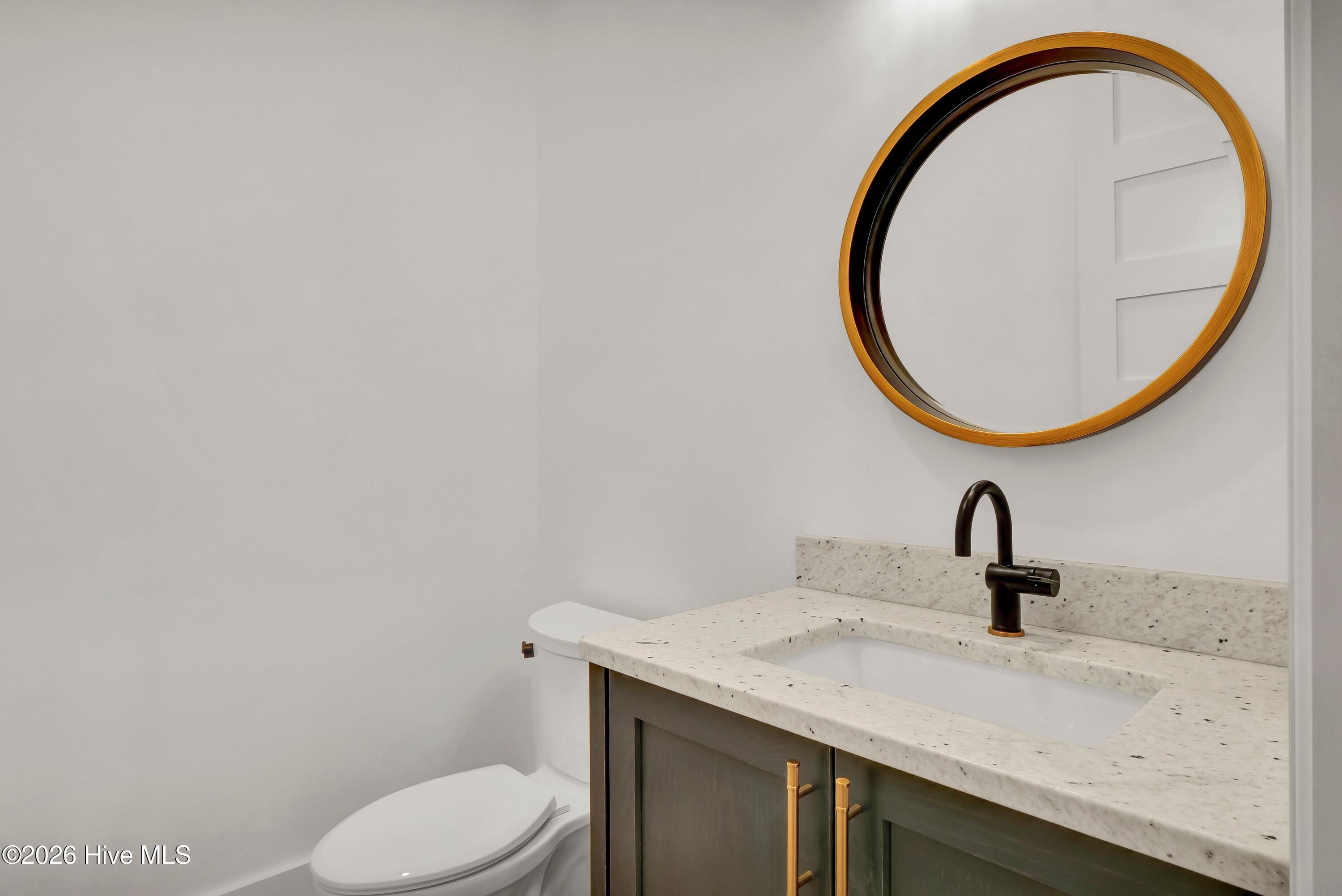 100553648 | Photo 18