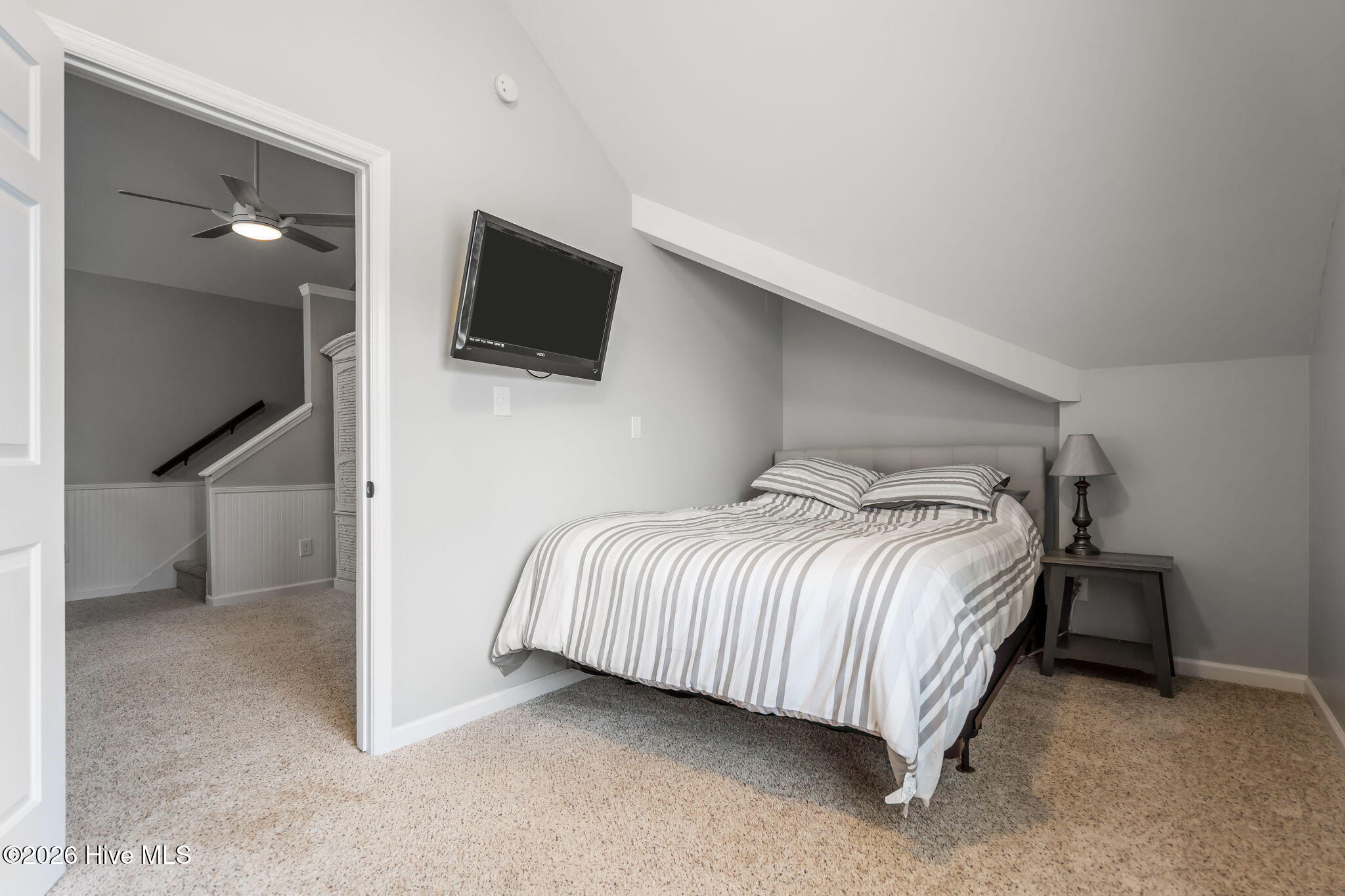 100548092 | Photo 42