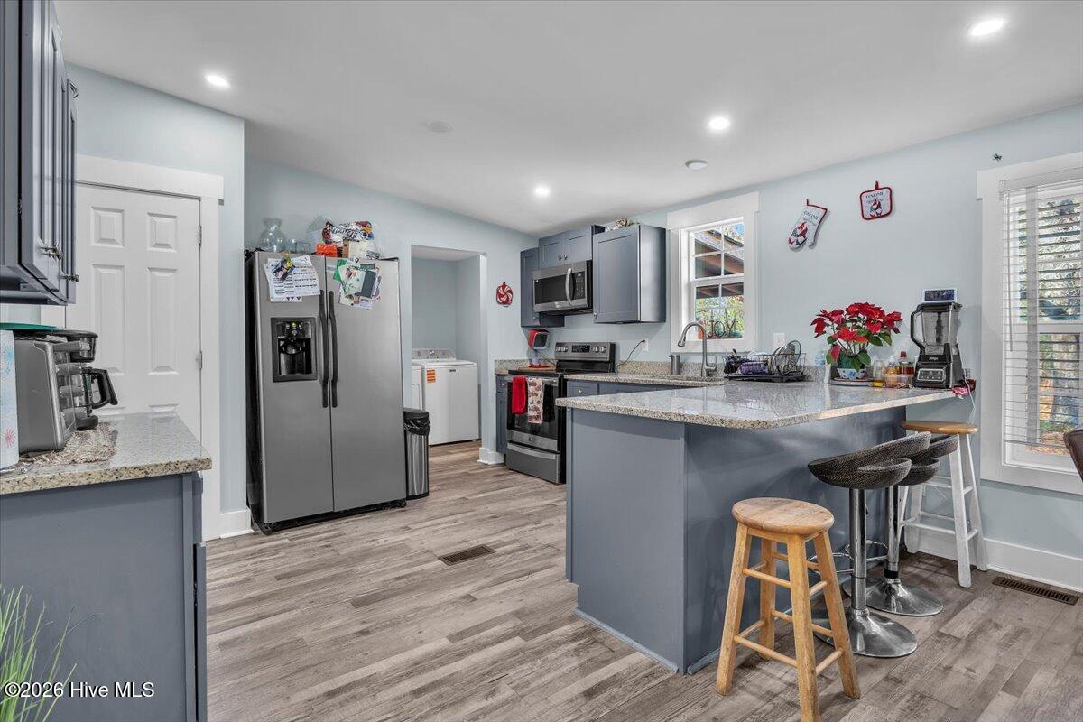 100548793 | Photo 14