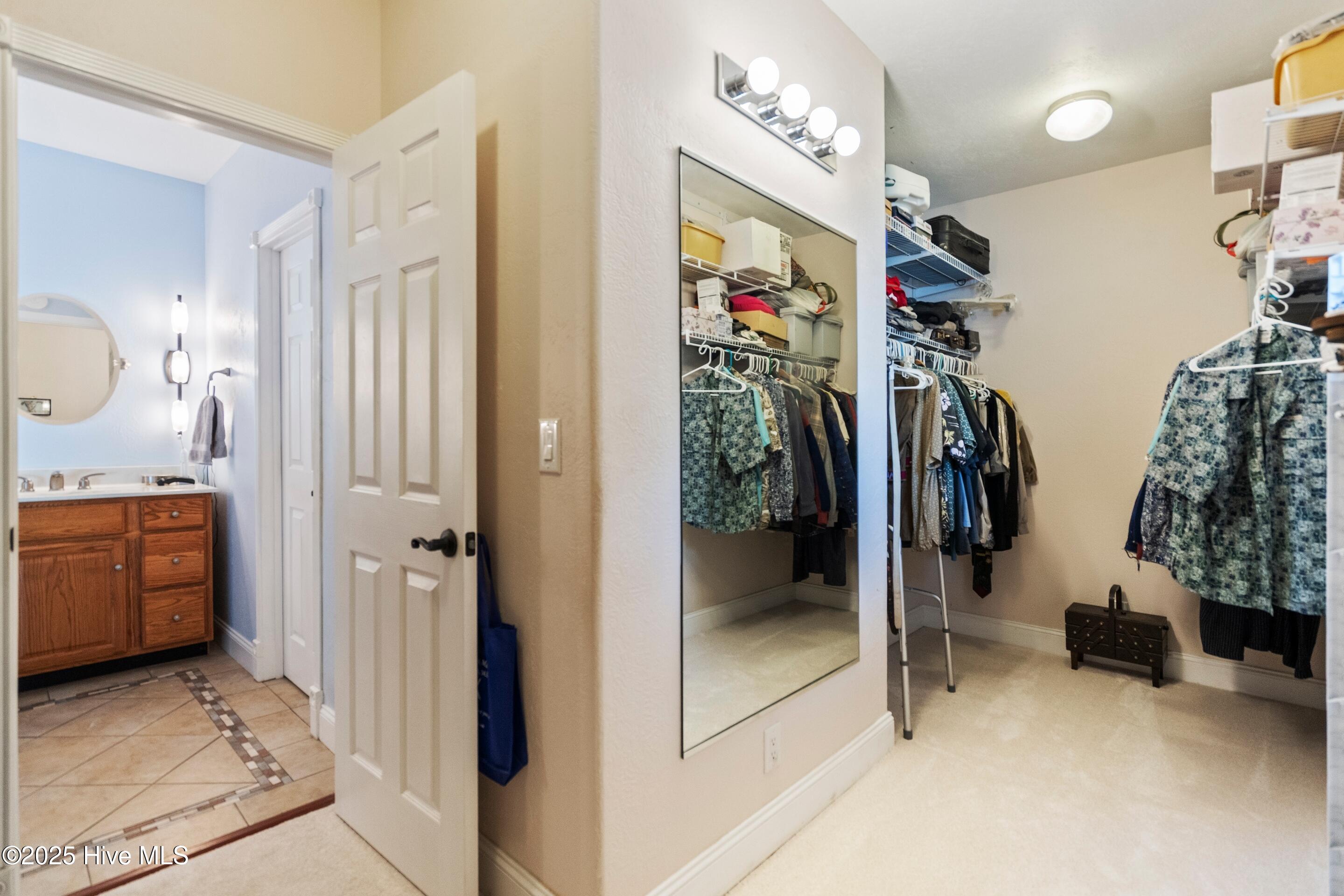 100503346 | Photo 35