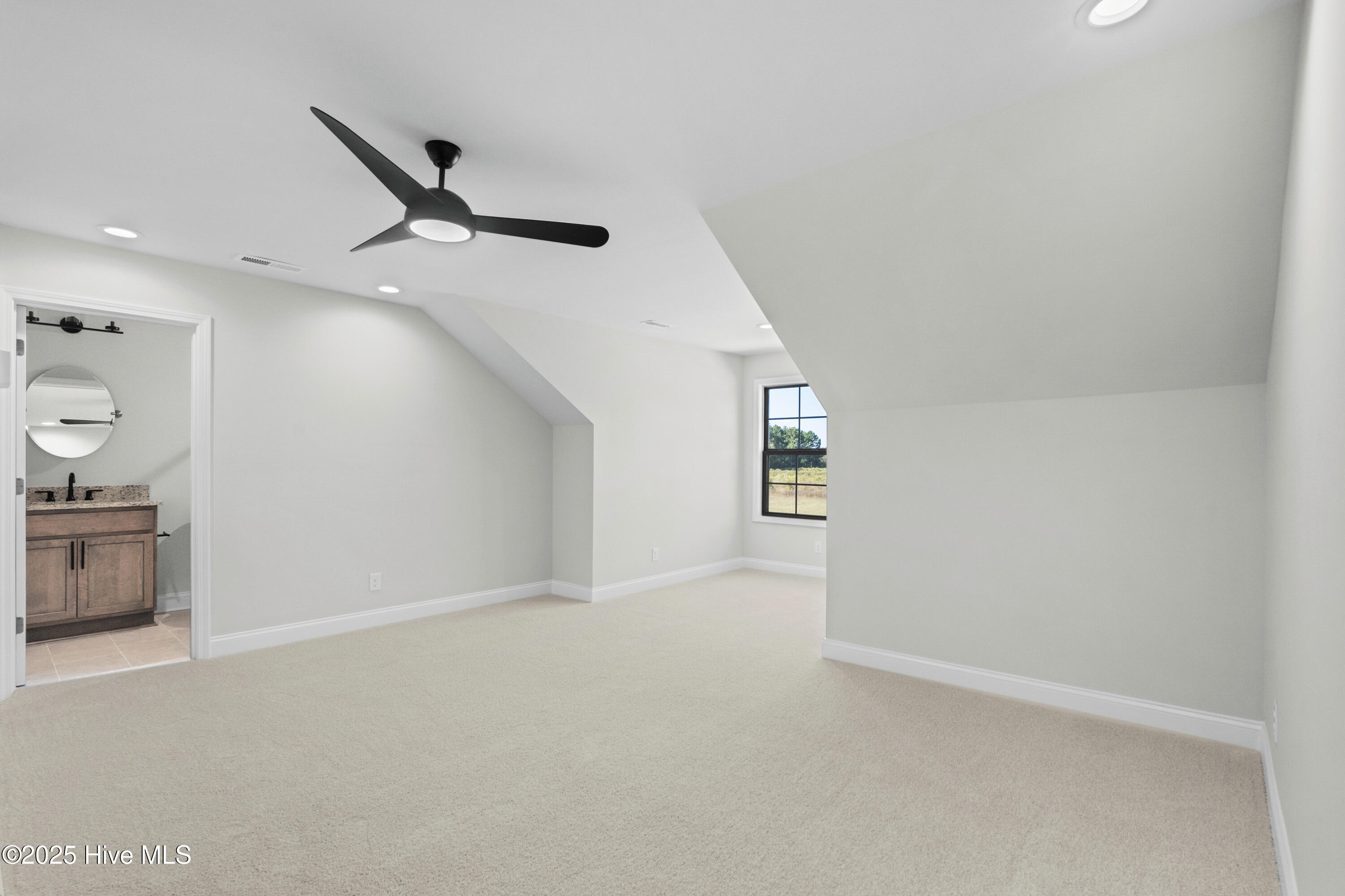 100487215 | Photo 35