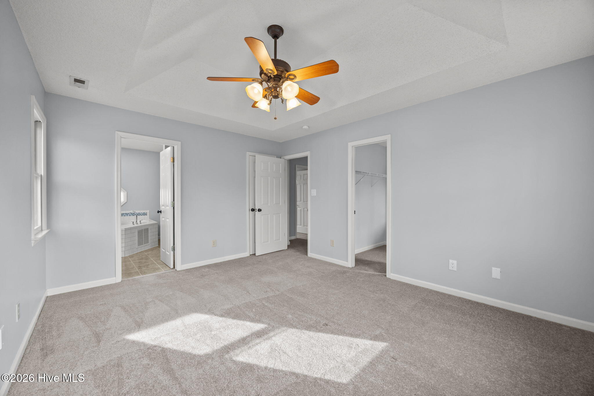 100552786 | Photo 15