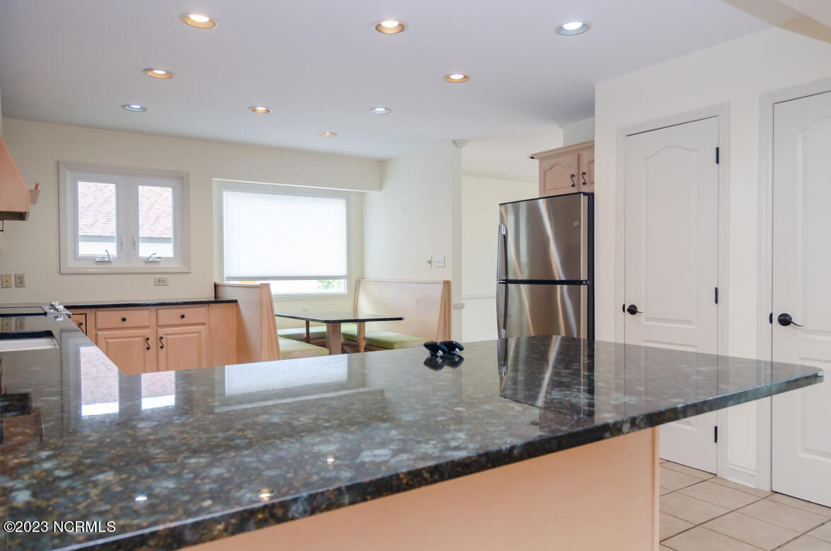 100568383 | Photo 14