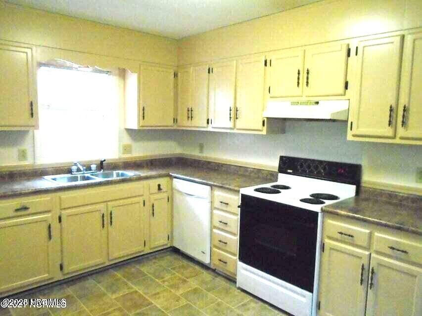 Homes for sale in Jacksonville, NC | 110 King George Ct, Jacksonville, NC 28546 | MLS# 100532097