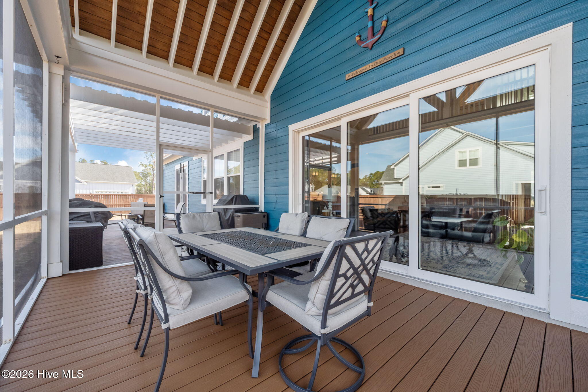 100555870 | Photo 50