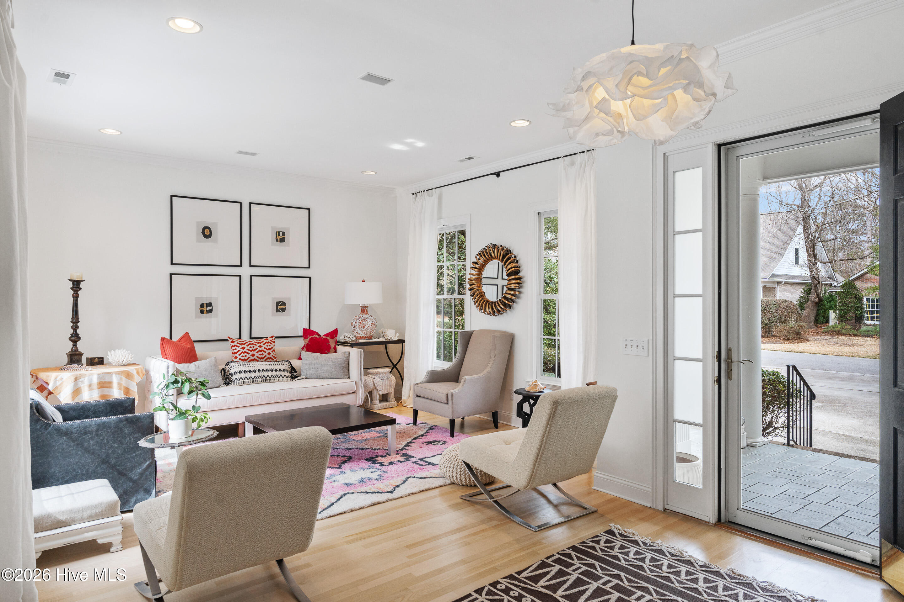 100552027 | Photo 11