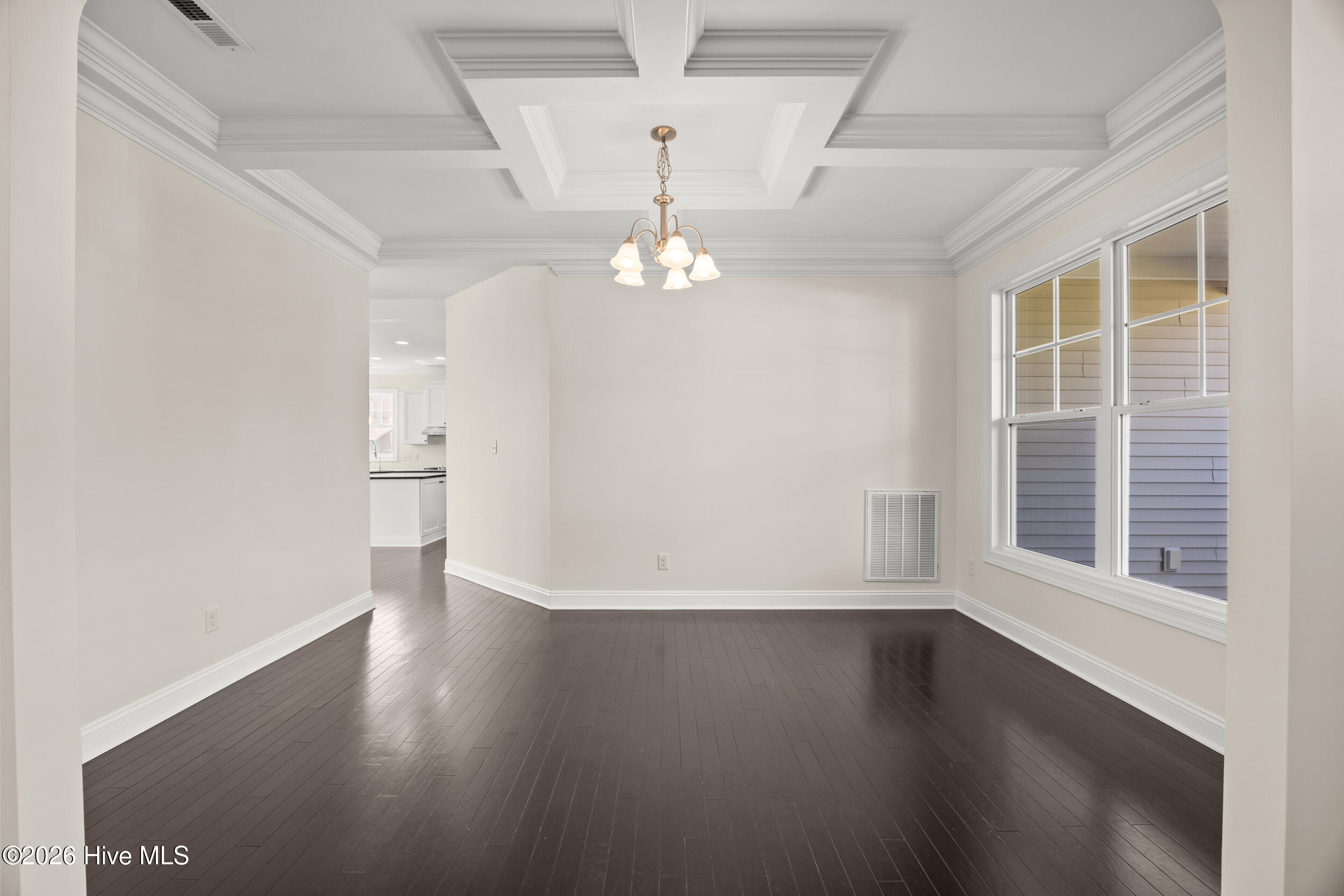 100568241 | Photo 12