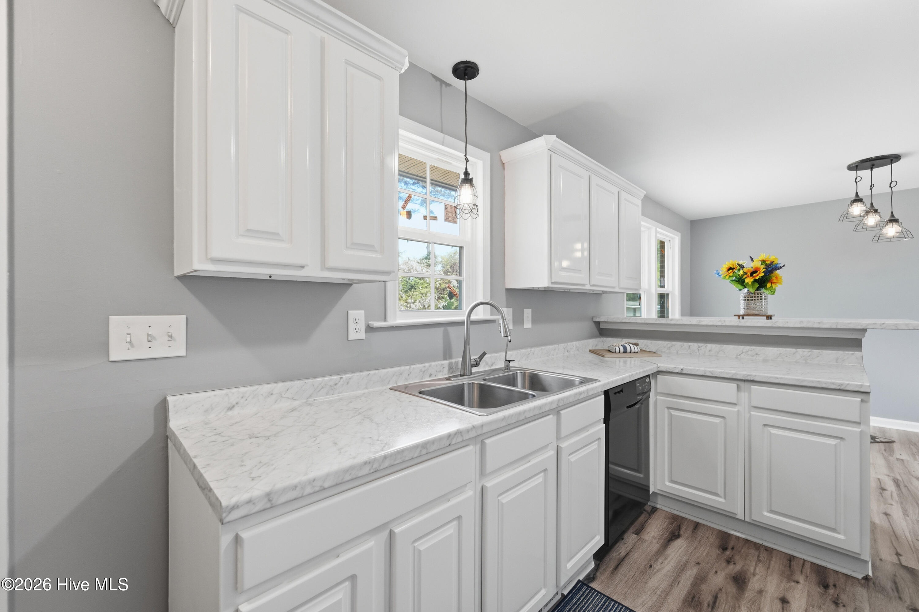 100563801 | Photo 22