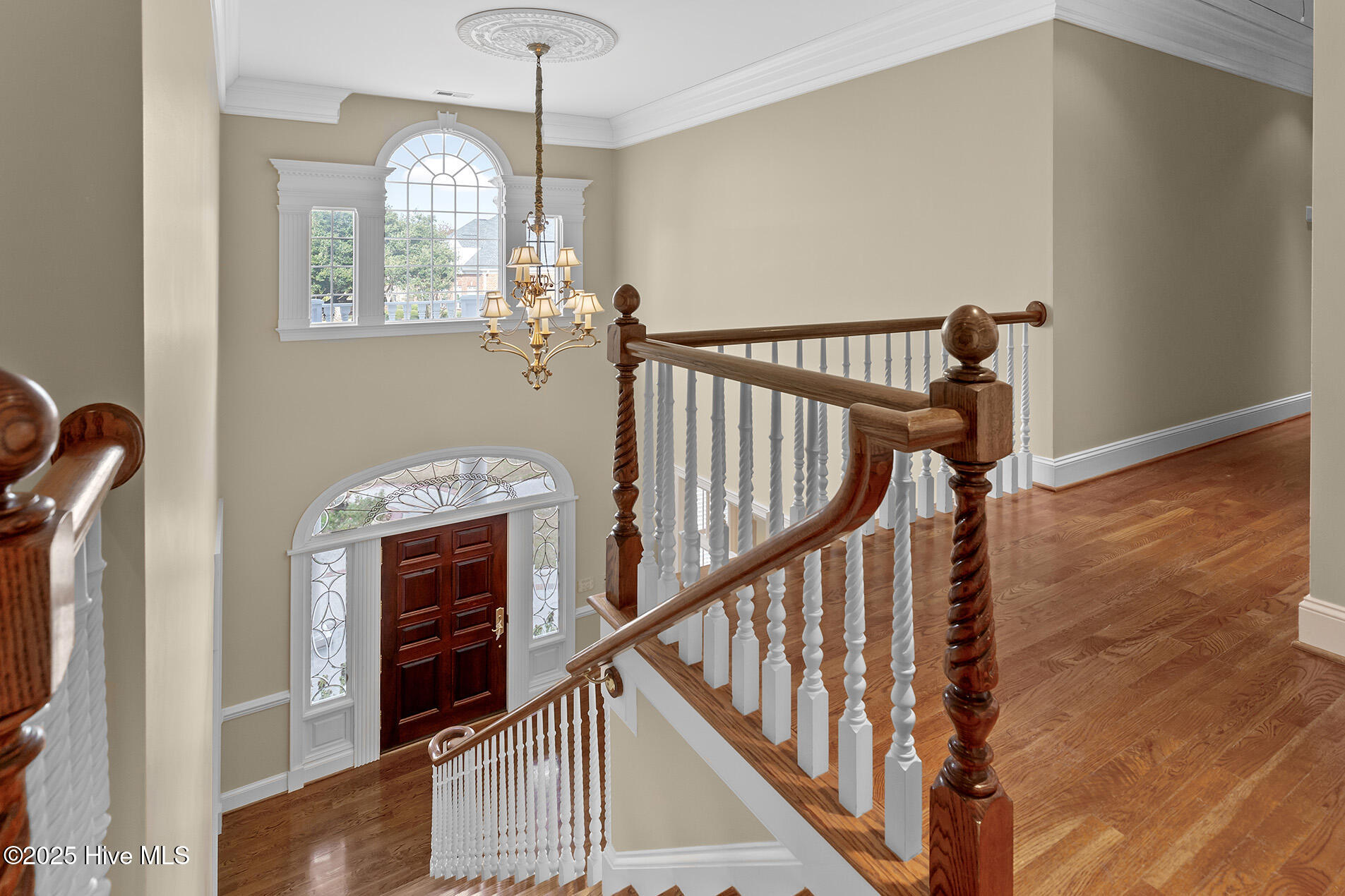 100545737 | Photo 48