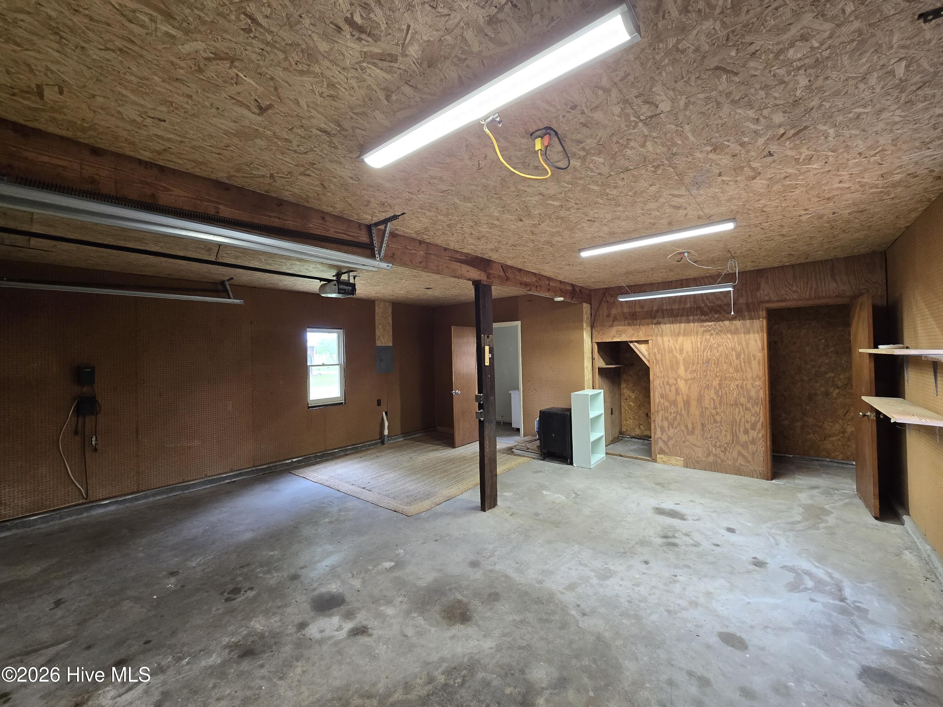 100569910 | Photo 25