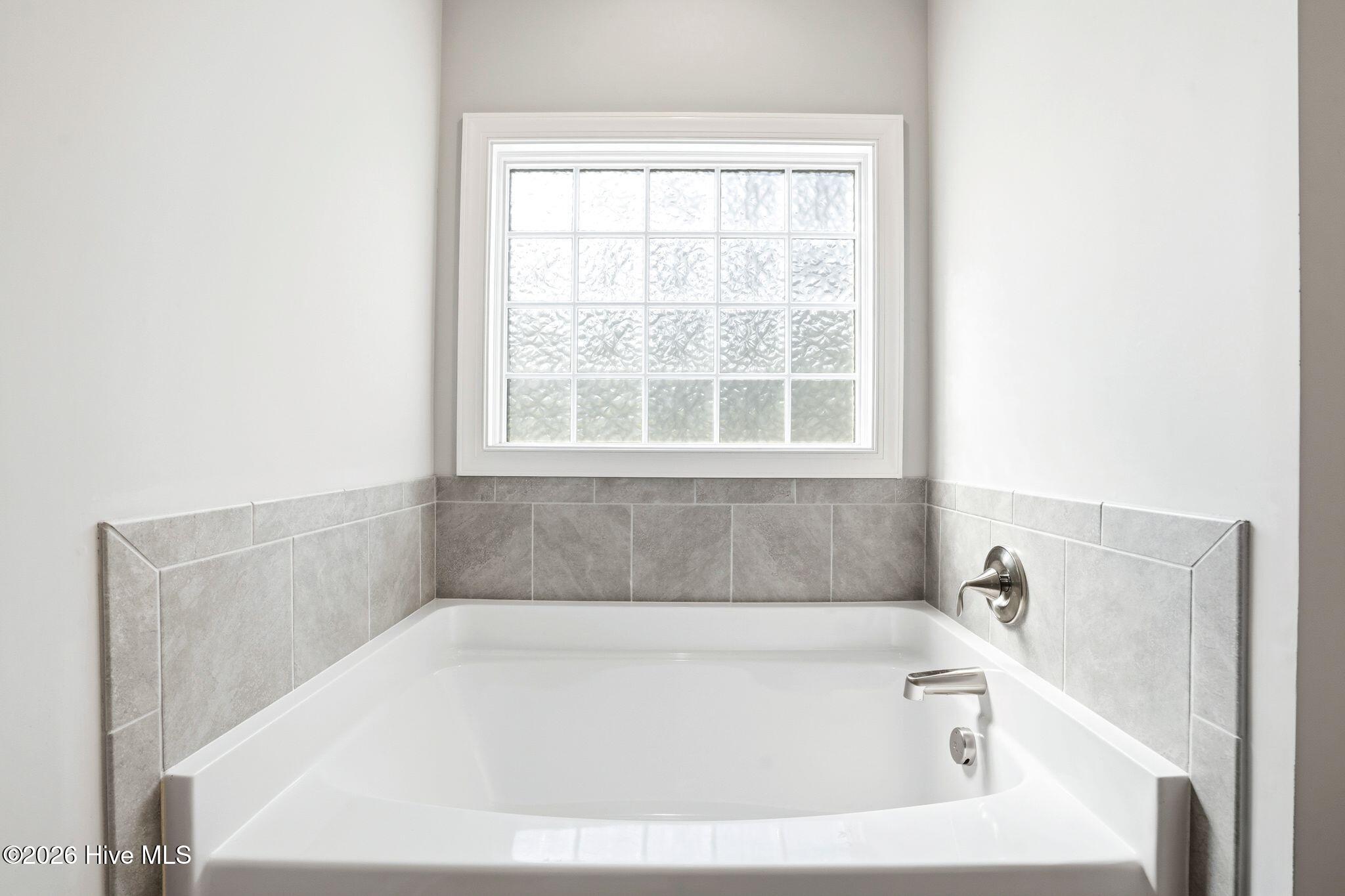 100563818 | Photo 30