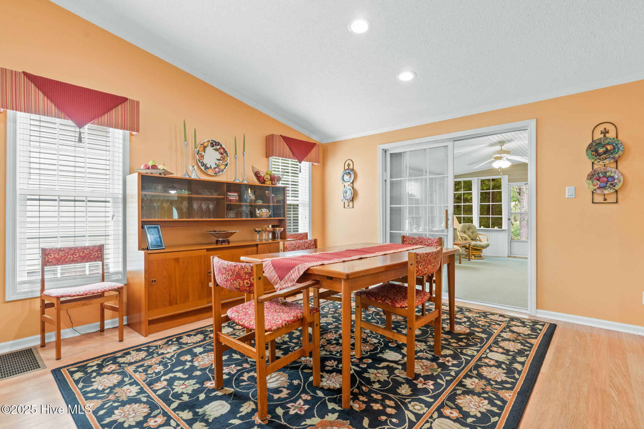 100527656 | Photo 14