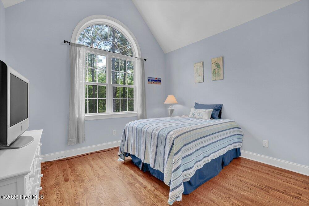 100568961 | Photo 36