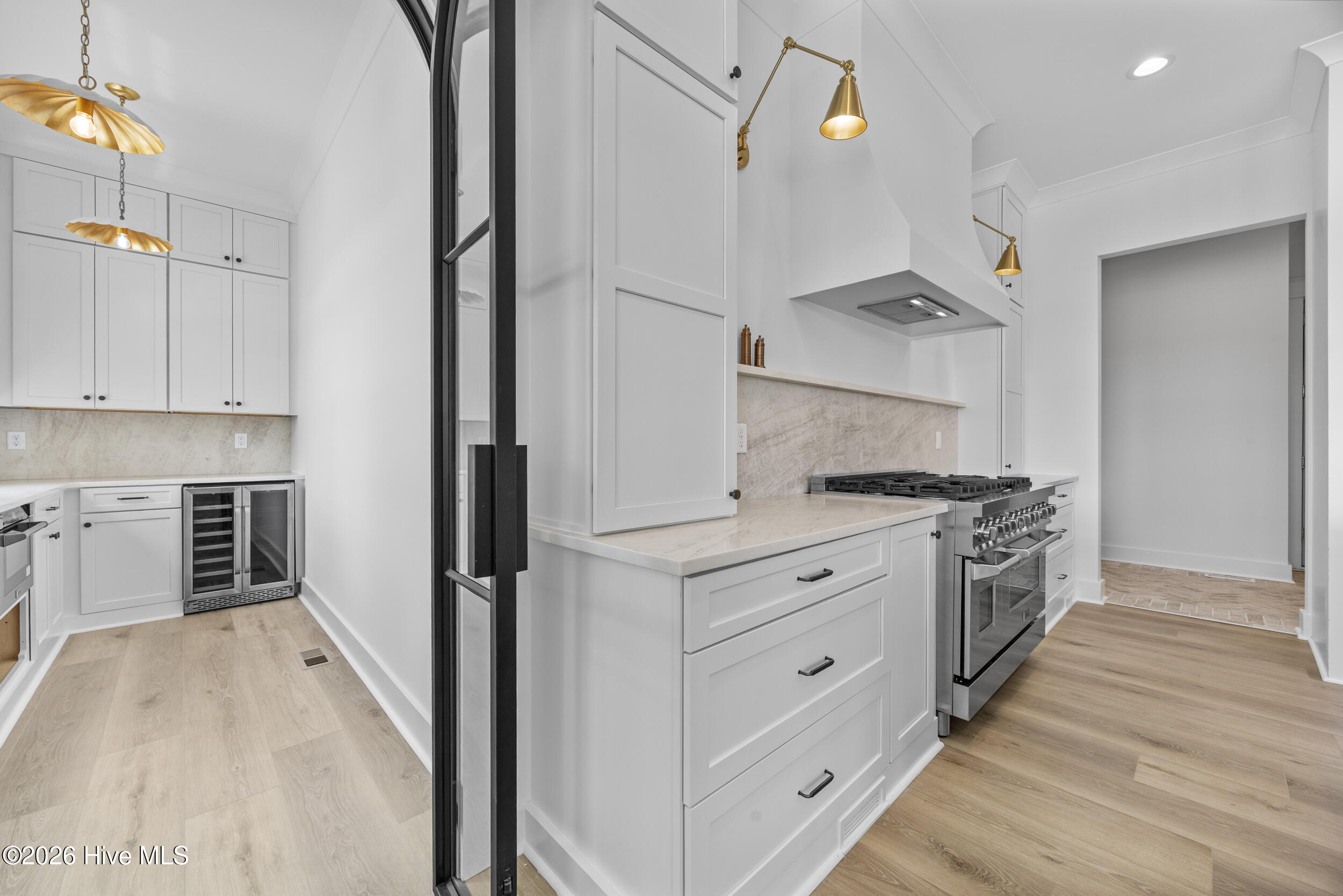 100570401 | Photo 26