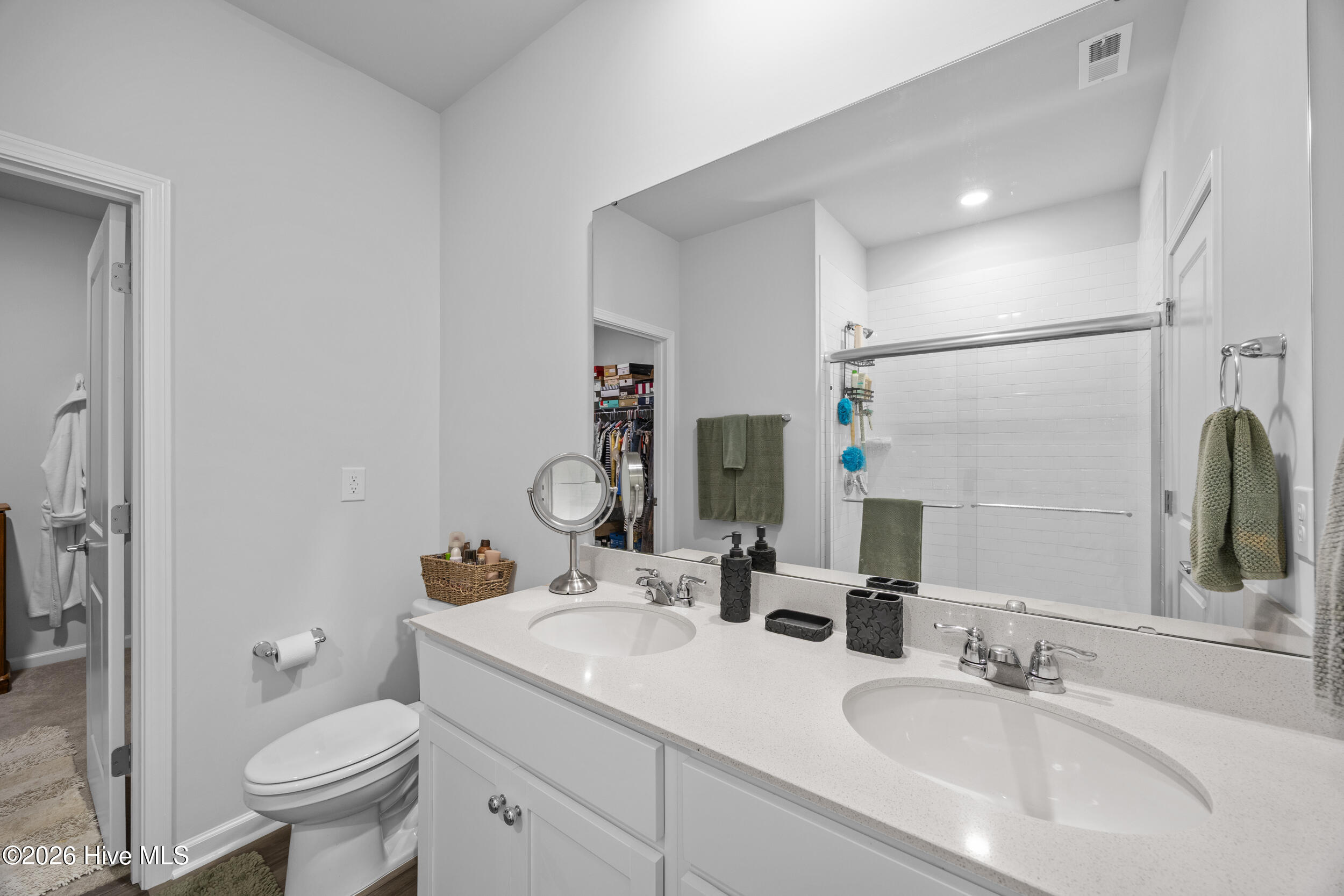 100566801 | Photo 24