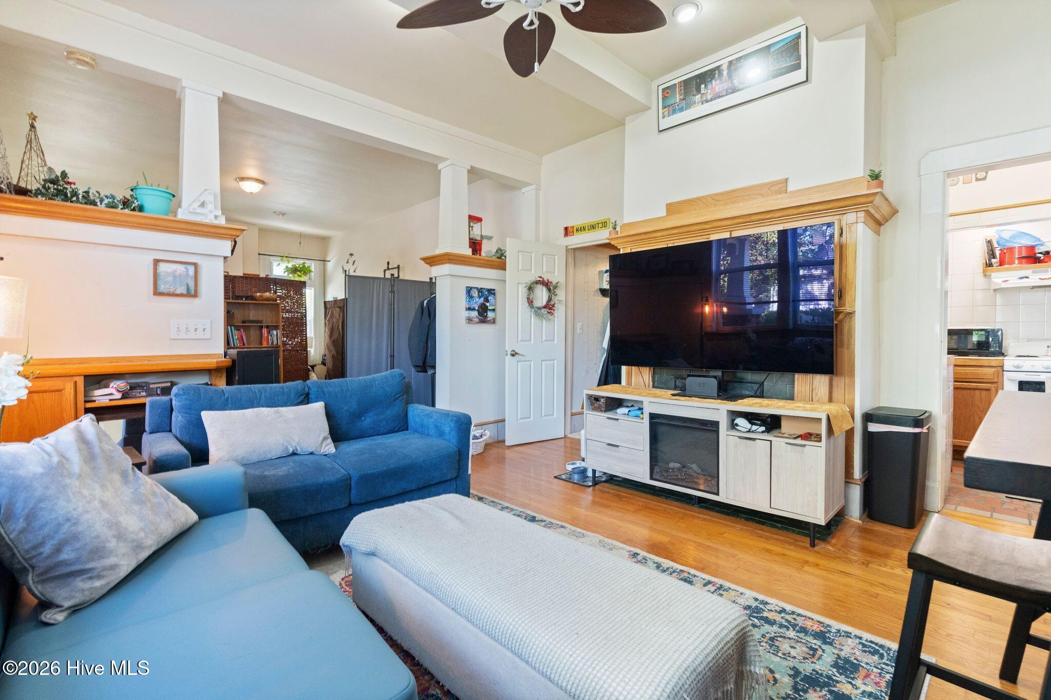 100570327 | Photo 13