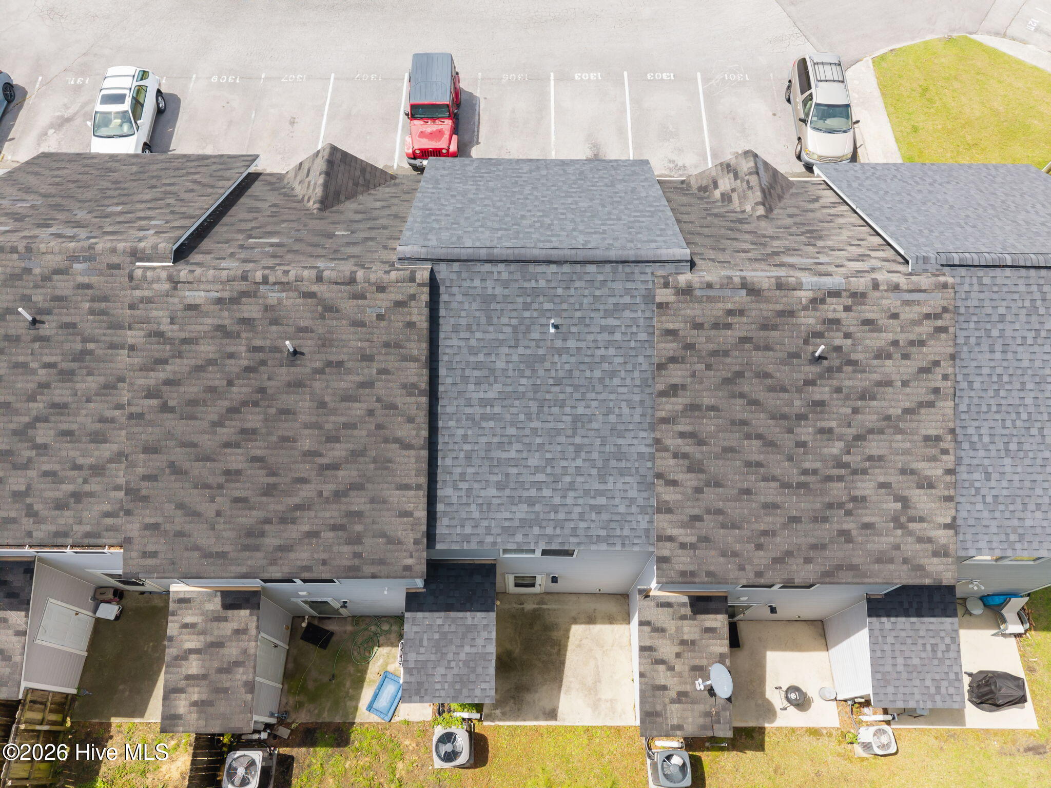 100565275 | Photo 26