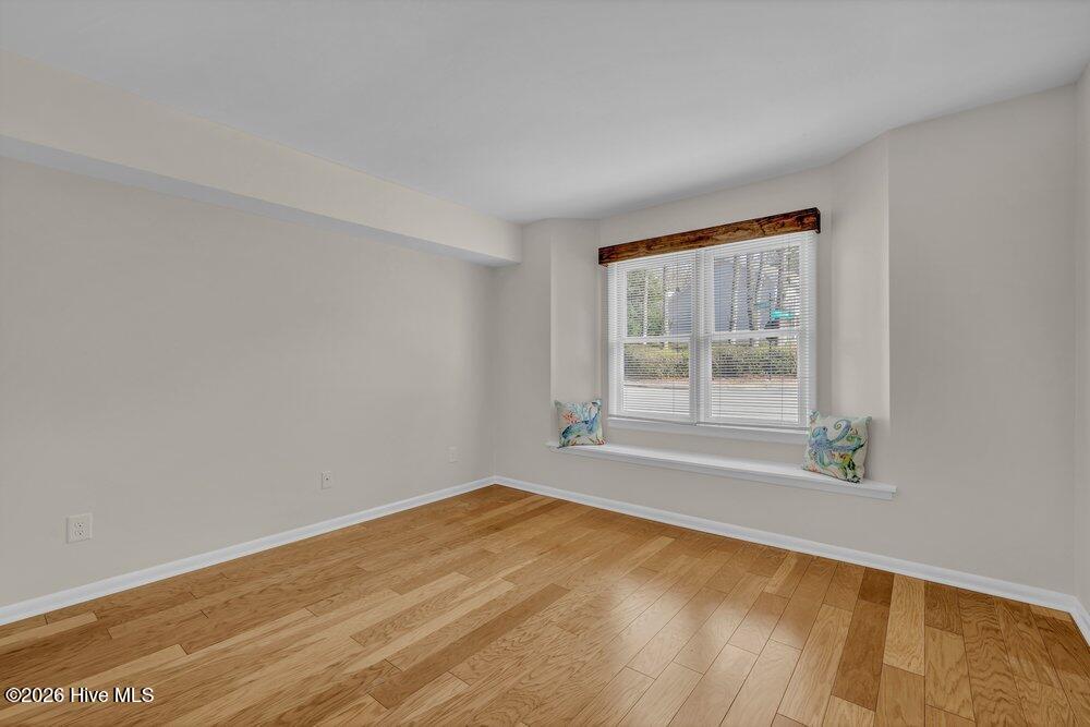 100558387 | Photo 26