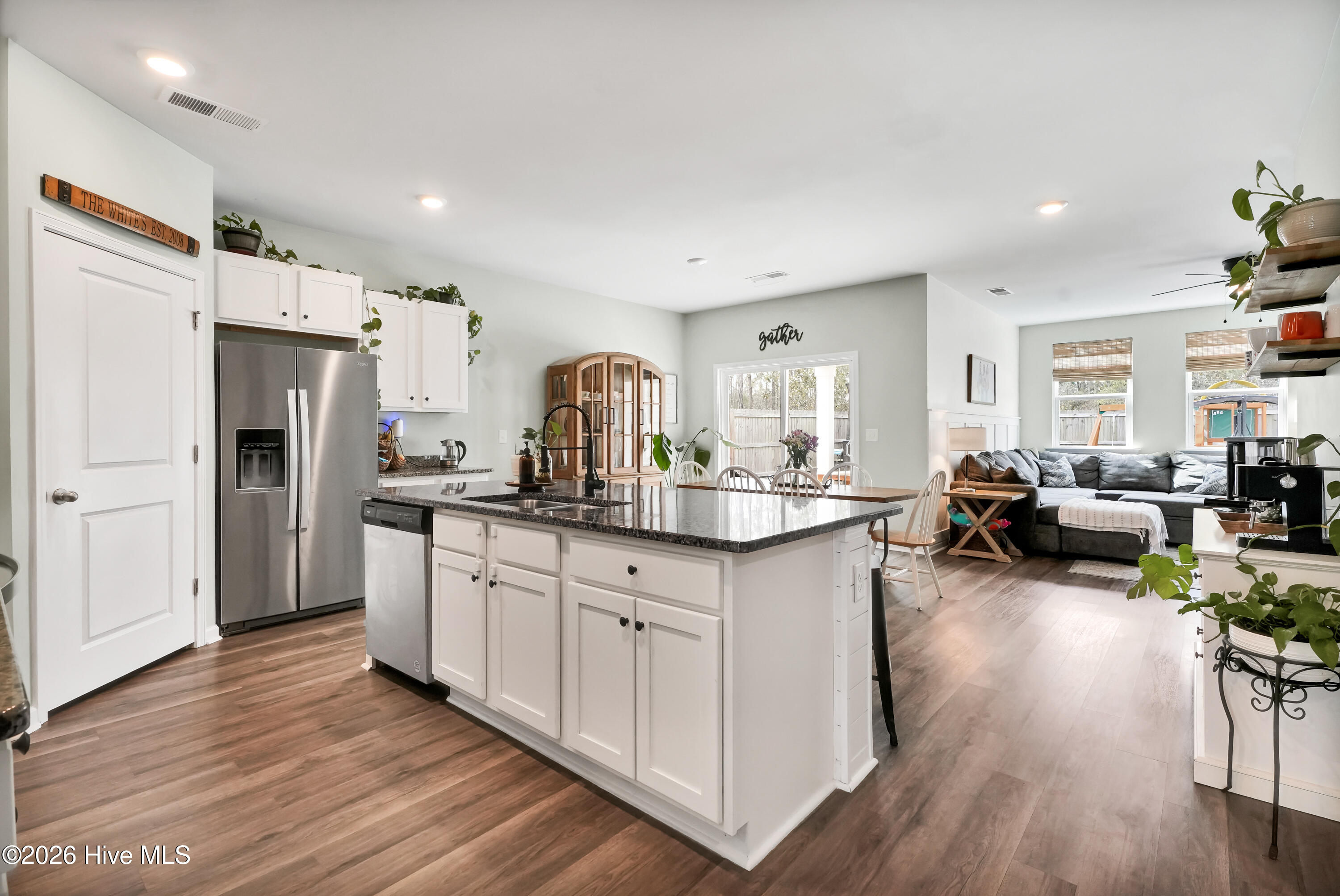 100563404 | Photo 15