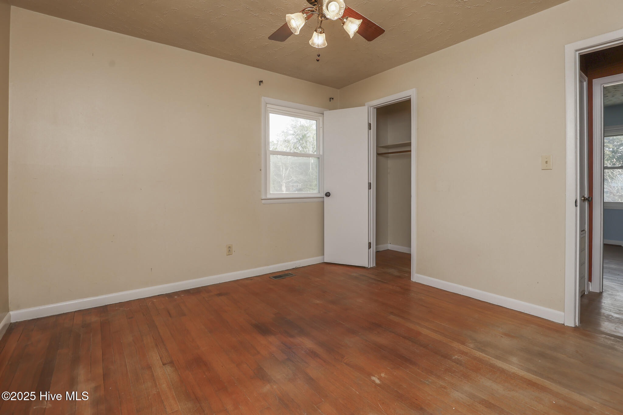 100553205 | Photo 29