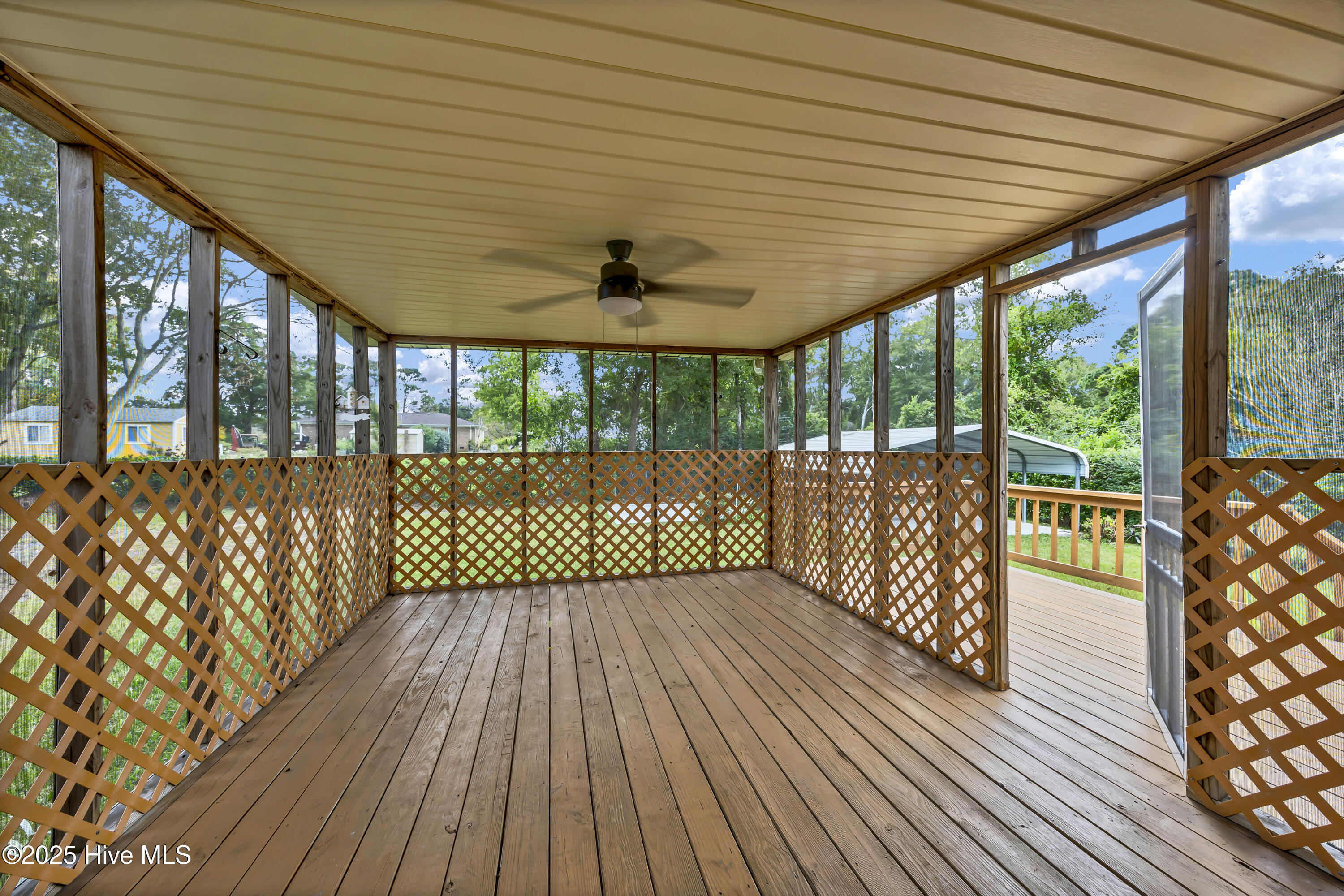 100535040 | Photo 23