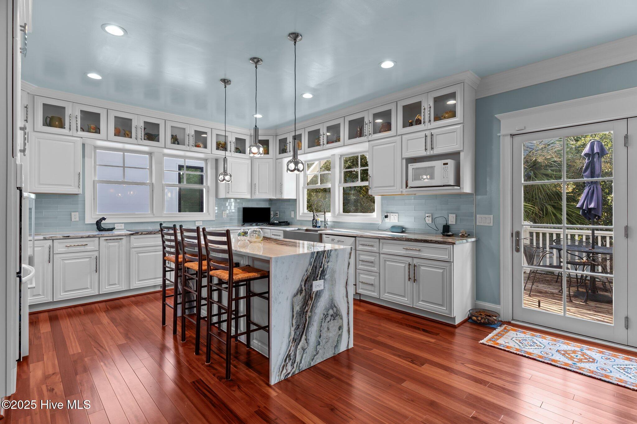 100525700 | Photo 15