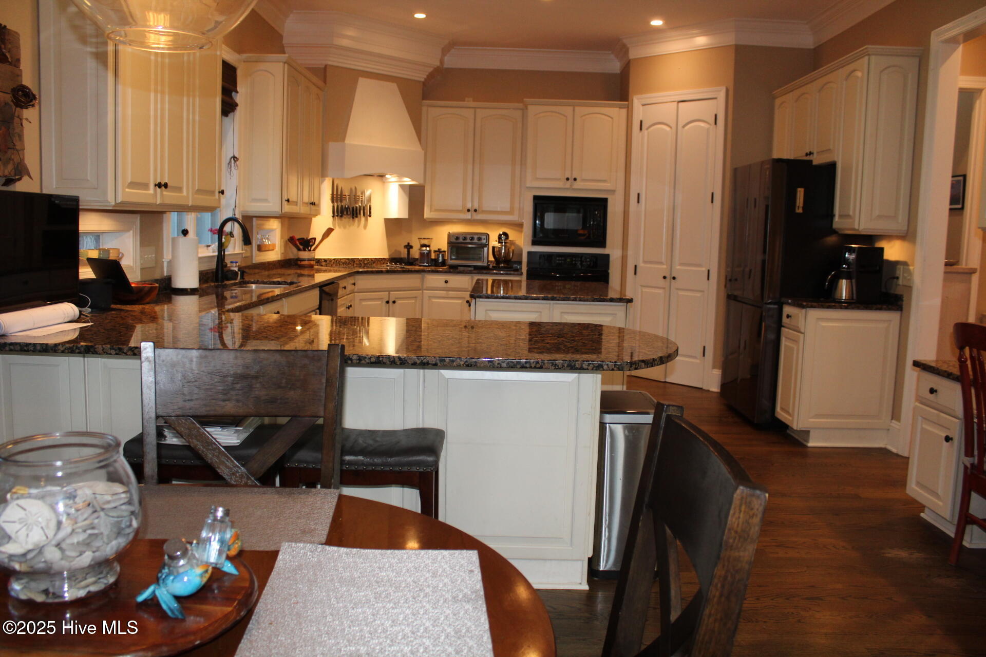 100518933 | Photo 10