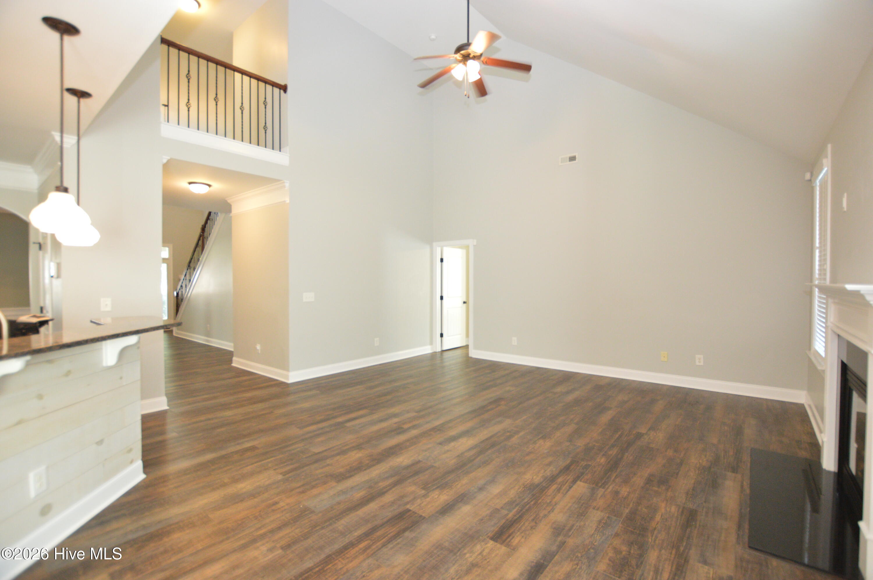 100568585 | Photo 13